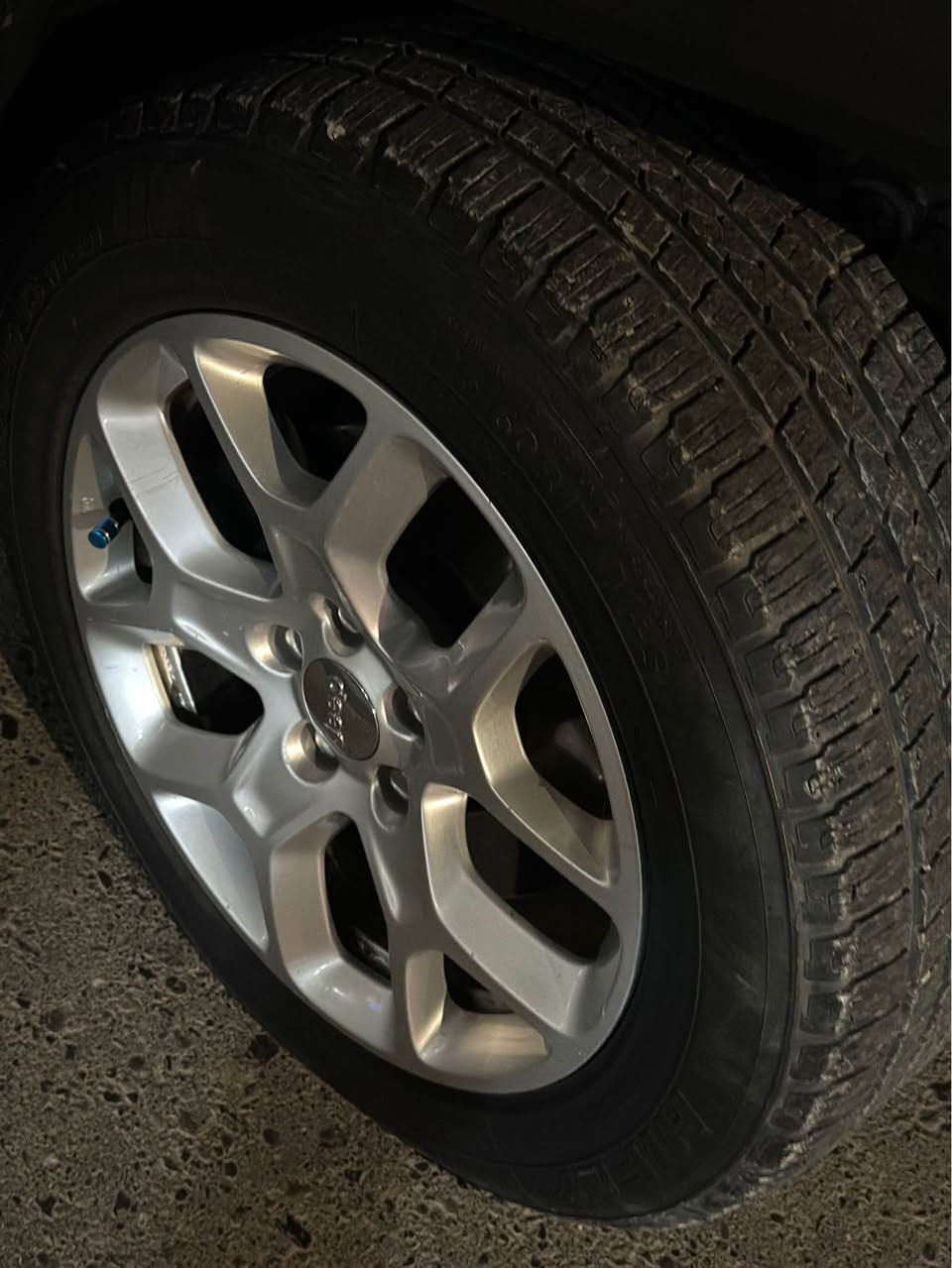 جيب رنيكيد اسود موديل ٢٠١٨ 
مواصفات :
💠. لاتيتوت مكينة ٢٤٠٠
💠. دبل كير اوتو وعادي
💠. بصمة تشغيل
💠. انارة جانبية 
💠. شاشة ايباد واي فاي- كار بلي- خرائط وويز مفتوح 
💠. تبريد لمس قطعتين شاشة وتحكم  
💠. دبل اكسل - ٤ انظمة قيادة ( فقل اكسل 
اوتوماتيك- ثلجي-رملي-وحلي)
💠. نظام تحسس المطر 
💠.كاميرة امامية وخلفية
💠. كاميرة داش كام تسجيل حوادث
💠. نظام لايتات امامي (strong vision)
💠.تايرات بمواصفات جبلية وموسمية 
💠. سماعات بيس خلفي ودمام
💠. هووك سحب خلفي  

السيارة بحالة الوكالة ( كير - محرك - اكسل-ايرباك كلها شرط ) 
السيارة ماشية ٧١ الف فقط 
السيارة بدون حادث امريكا نهائيا - بيها قطعة وحدة صبغ باب النفر خلف السائق بدون دواخل
السونار موجود عند الطلب
السيارة مسويها ادامة صيانة من ناحية الحدادية والفيول بمب والدهن 
مكان السيارة دهوك - سيميل

السعر المطلوب : ١٢٥ وبيها مجال بسيط
السيارة عليها غرامة ٦٠٠ دولار  

0️⃣7️⃣5️⃣0️⃣9️⃣1️⃣9️⃣9️⃣1️⃣8️⃣7️⃣
رقم واتساب دهوك, العراق
