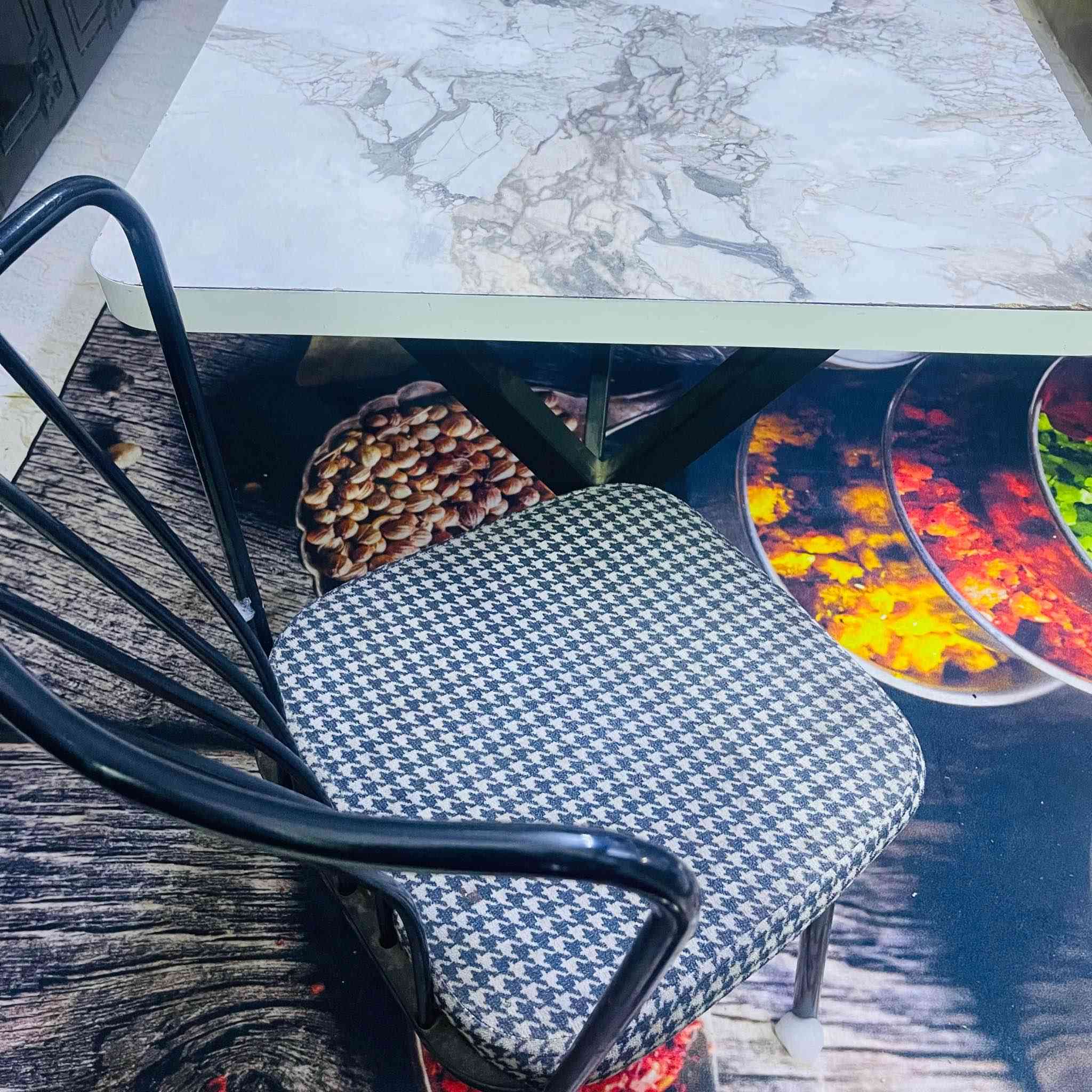 ميز طعام مع ٢ كراسي بحاله جيده نظيف استعمال قليل 
مكانه بغداد
الارجل حديد بغداد, العراق


**إذا كنت صاحب هذا الإعلان وتريد حذفه لأي سبب، رجاءا أرسل رسالة إلى الدعم الفني**