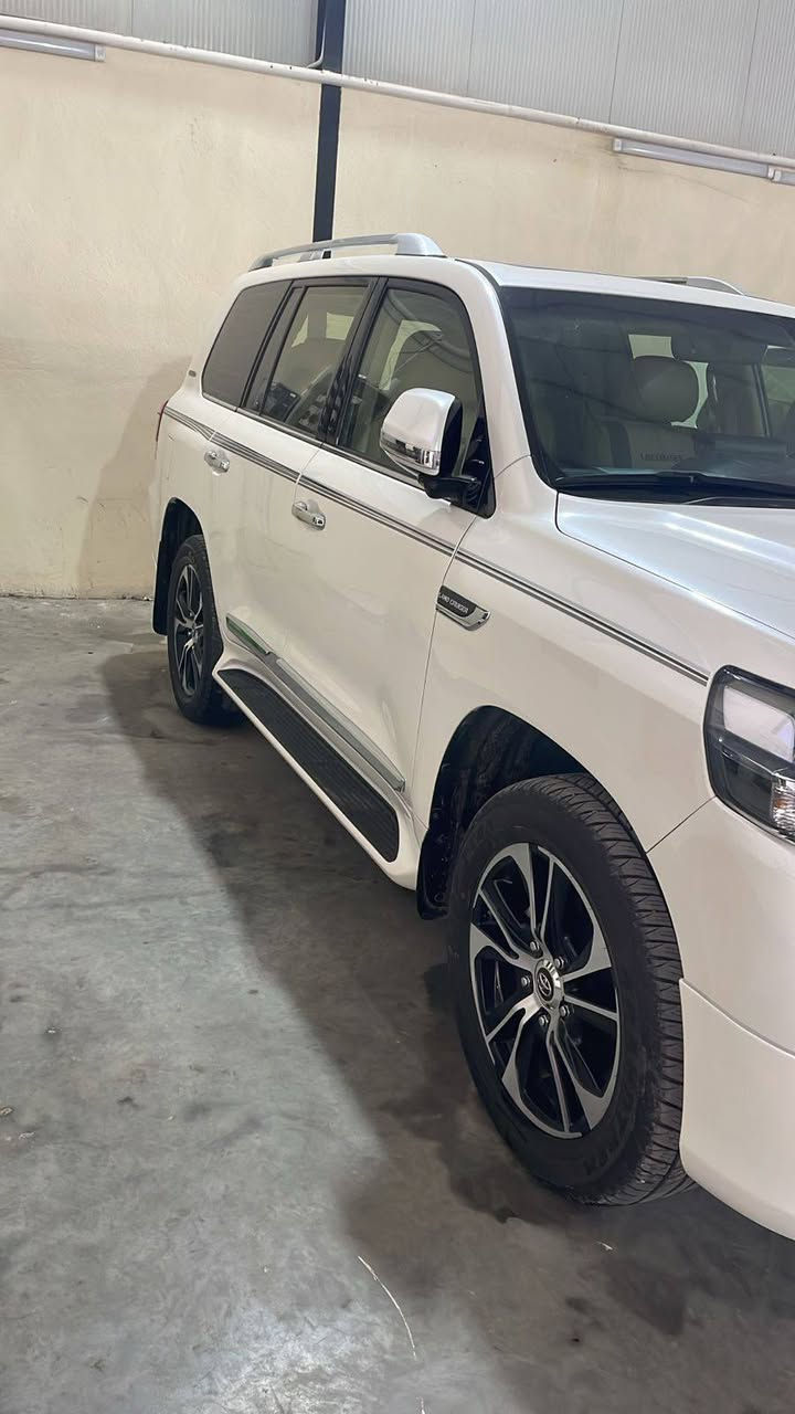 السلام عليكم للبيع لاندكروز 21 ماشيه 40الف حقيقي شرط الفحص سياره جديده معنى الكلمه
السعر 58 الف دولار مكان السياره بغداد نهايه الراشديه جديدة الشط للاستفسار اتصل 
*********** وماكو هيج سعر بكل السوك بالنسبه للجديد
