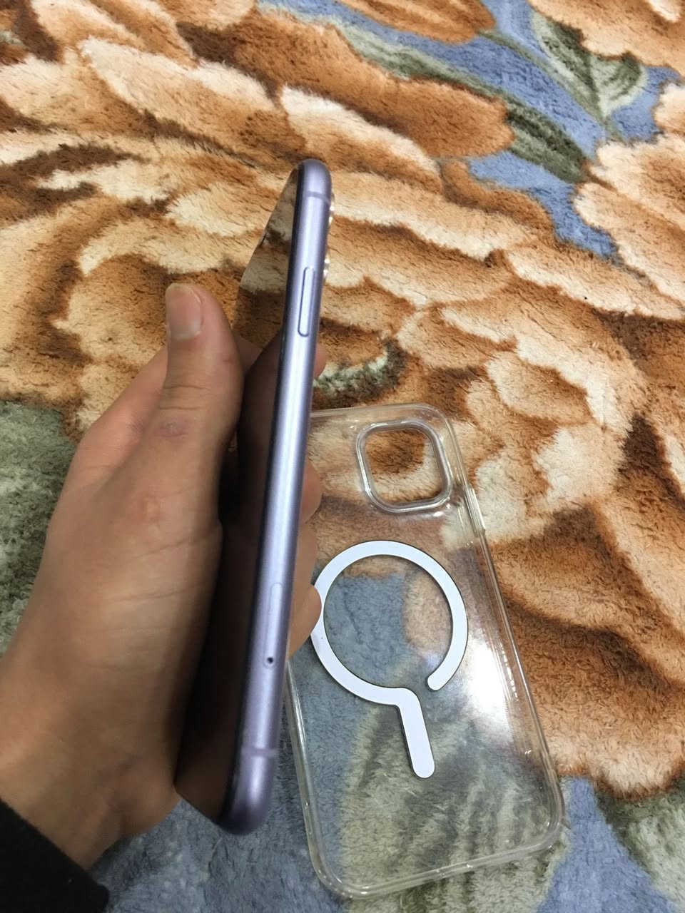 ايفون 11 عادي جهاز كلش نضيف
مساحه 64
بطاريه 71
مبدل فقط شاشا مال تفليش 
فيس ايدي شغال 
دكمه التعلي الصوت ما تشتغل فقط 
جهاز كلشي ما مبدل بي فقط
الشاشة مال تفليش 
سعر 190 مجال حك جيتك
متواجد فيس او اتصل ع رقم
*********** بي واتساب
