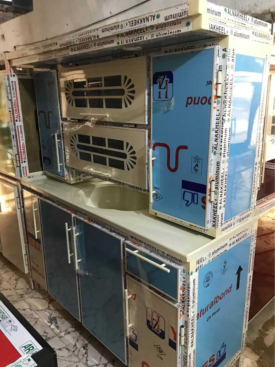 سنك متر ونص مرمر لمعه فول مع الملحق بليت واحد ملم تاج وكلوبات ونرماده حفر ب360 شغل درجه اولى عنوان ناصريه شارع الاخلاص ***********  اللون حسب طلب ناصرية, ذي قار
