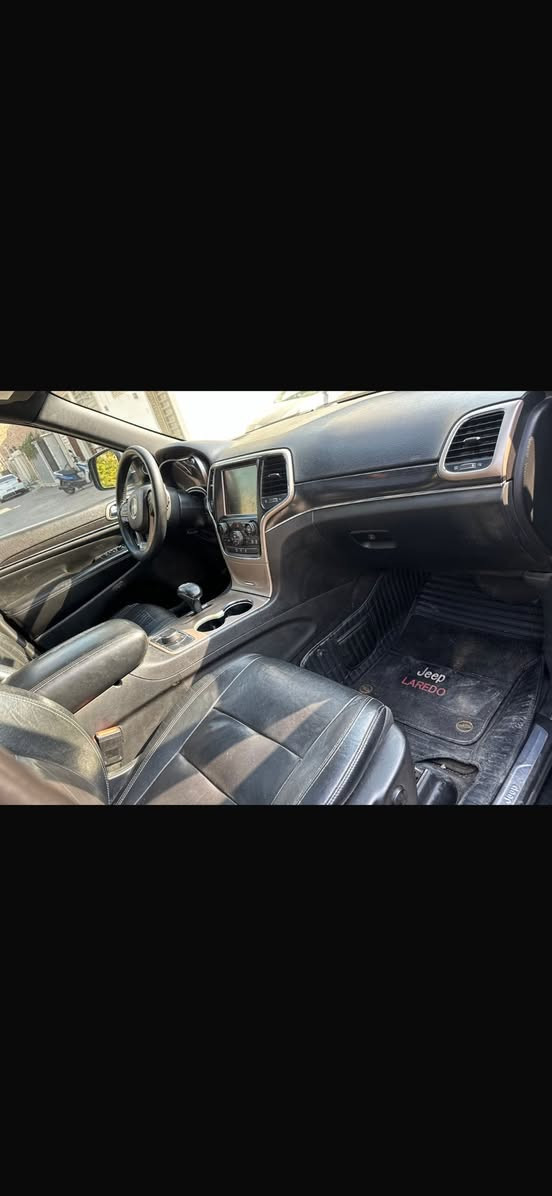 جيب 2014 فول السعر 160
محرك 8سلندر✈️
بصمة
فتحة كراسي جلد
جنطة كهرباء تشغيل عن بعد
شاشة جبيرة
كامرة دوارة
حساسات خلفية
فور ويل
 داخلة مياه امطار حاليا جاملغ باب صبغ بدون تبديل بدون ايرباك
مكان الاعضمية
***********
