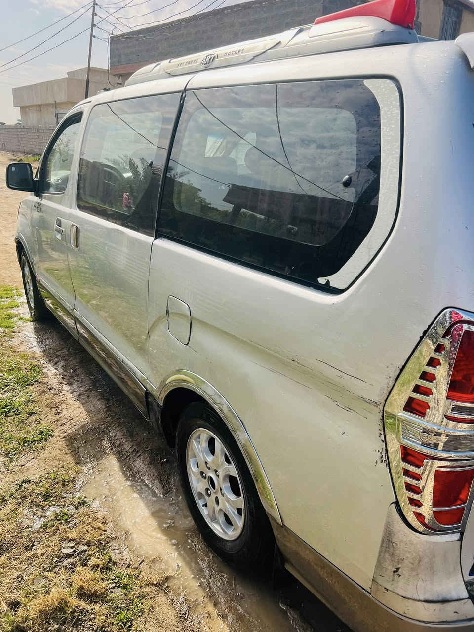 السلام عليكم
ستاركس ٢٠٠٩ قادسيه نكليزي بسمي تحويل ثاني يوم 
محرك مجفت قبل شهر لا تنقيص ولا تبخير 
عينه و صينيه جدد
بم مجفت جديد 
السياره كفاله من الصبغ و المعجون 
بيه شخوط و رصعات مال شارع 
الشخوط مشرهن بل صوره 
تبريد فريز مامي خلفي راتيتر كبريسر. نهيته الصيف شاده
بس غاز من فتحت مكينه مفتحو 
كهربائية كله شغاله 
مكان السياره بغداد محموديه 
السعر١٢٠ وبيه مجال حك الجيه  فقط بيع
*********** 
إذا ما عجبك المنشور اعبره
