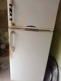 ثلاجة • مكينة خياطة • مكنسة كهربائية