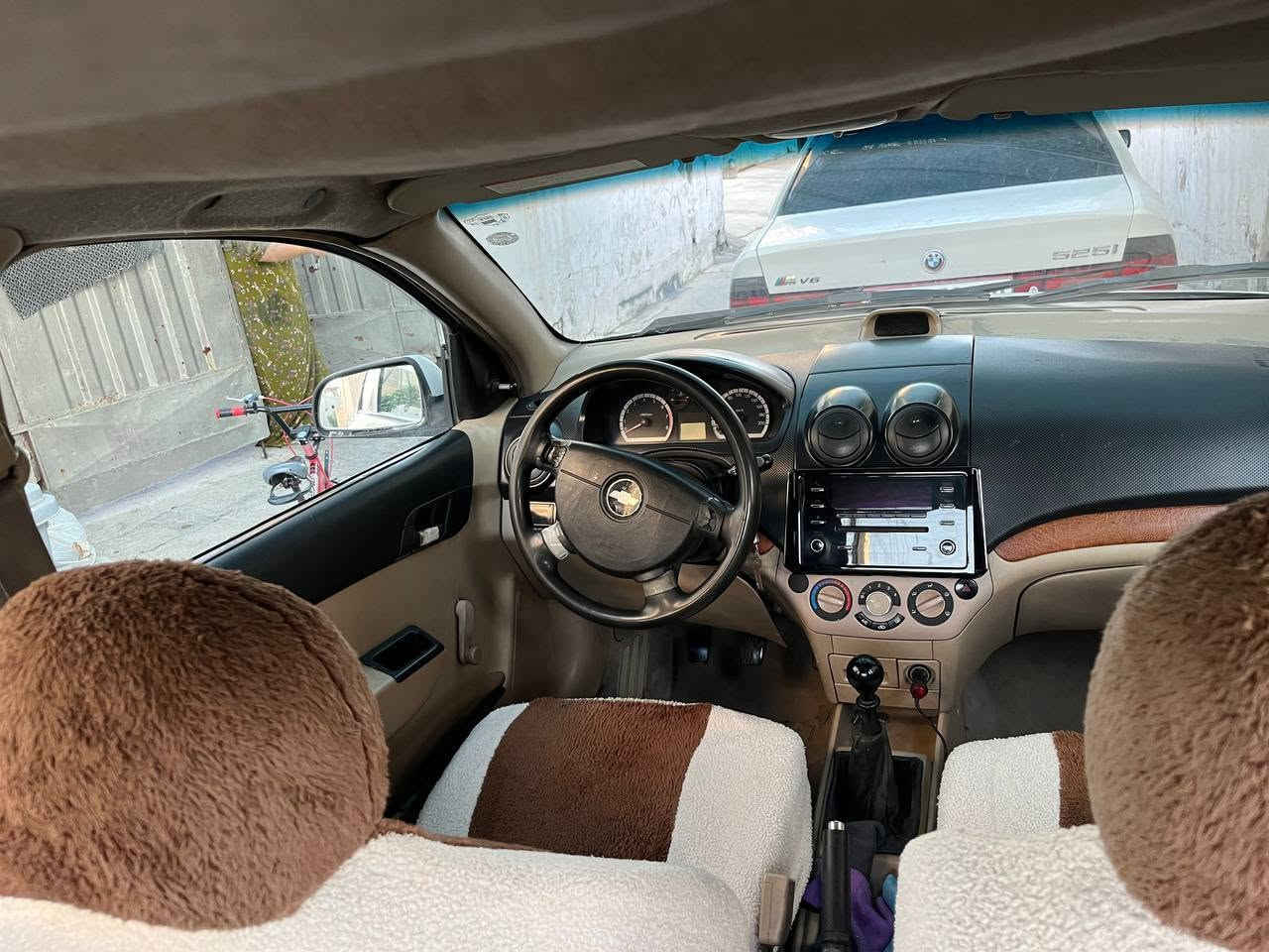 📣 شۆفرلێت ئاڤیۆ ٢٠١١ بۆ فرۆشتن (Chevrolet Aveo)

​سڵاو هاوڕێیان، سەیارەیەکی پاک و کەم مەسروفم هەیە بۆ فرۆشتن، زۆر گونجاوە

​🔹 مواسەفات و زانیارییەکانی سەیارەکە:

​مۆدێل: ٢٠١١

​ڕەنگ: سپی

​ناوەوە: زەرد (ناوزەرد)

​گێڕ: عادی

​مەکینە: بچووک (زۆر ئابووری و کەم بەنزینە)

​رۆیشتوو: ٣١٩,٠٠٠ کیلۆمەتر

​🔹 دۆخی پاکی و بەشەرتەکان:

​بۆیاخ: سبوخی عام نییە، بەڵام  بەعام دەی فرۆشم

​شاسی و بەشەرت: وەرگەڕان و بڕانەوەی بەشەرتە و هیچ عەیبێکی نییە.

​سەنەوی: پێویستی بە نوێکردنەوە هەیە (لە ساڵی ٢٠٢٦ بەسەرچووە).

​📍 نرخ و ناونیشان:

​نرخ: ٥٦ وەرەقە ($٥,٦٠٠) و کەمێک مەجالی تێدایە .

​ناونیشان: هەولێر

​📞 بۆ پەیوەندی و کڕین: *********** یان نامە بنێرە أربيل, العراق
