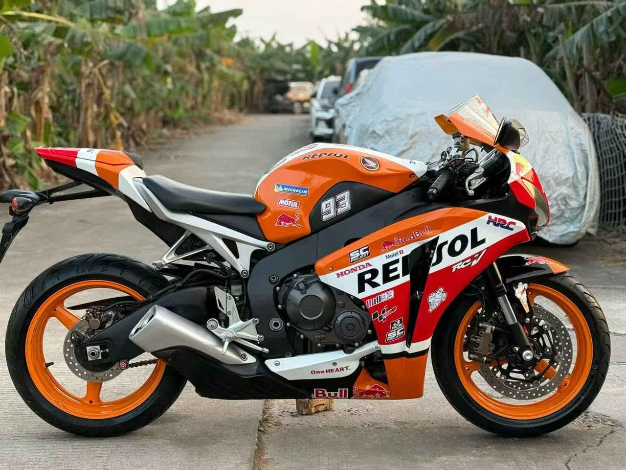 CBR1000RR
2014
38ورقە 
ضمان  محرك گير بدون حادث
هزا دراجه بل خارج 
بعد ٤٥-٩٠ من دفع وصل سليمانيه
***********
***********
اعزا كرام كل دراجات بل خارج بعد ٤٥-٩٠ وصل 

أعتذر إن تسببت هذه المنشورات في مشاكل لبعض الأشخاص.

أي شخص لديه شركة نقل في الصين أو اليابان، سأرسل الدراجة النارية إليه. جميع الدراجات النارية أرخص.
٥٠٠$
وبالمناسبة، هذه الأسعار صحيحة.

لقد صُدم بعض الناس بشدة، يا أعزائي.

أؤكد لكم أنني سأجعله أرخص آنشالله 
شكران للمدير كروب

‏https://www.tiktok.com/@madeinjapan919?_r=1&_t=ZS-92jOpMF0D3q

‏https://www.tiktok.com/@samuraiskill1?_r=1&_t=ZS-92jOrywJb6u
 یمکن تابعنی علی تیک توک
