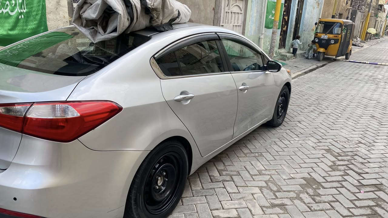 السلام عليكم كيا فورتي 2016  كير مكينه تبريد جديد مكينه ما مفتوحه  تحكم ستيرن جهتين مري شفط وباقي مواصفات معروفه ***********  مكاني بغداد مدينه الصدر
