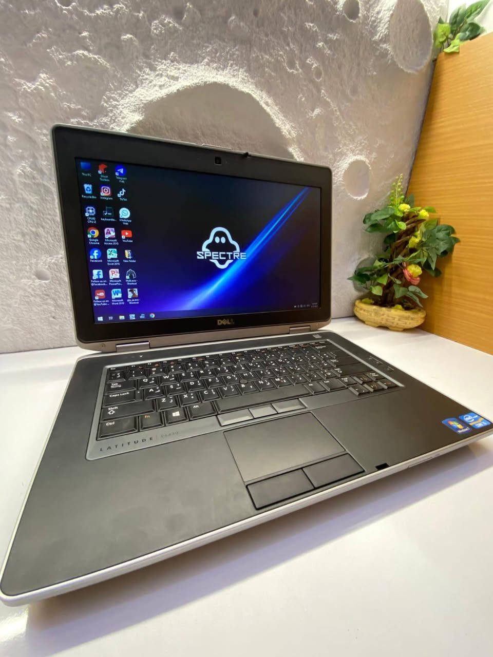 Dell 6430
لابتوب نظيف و سريع و بسعر ممتاز 🔥

المعالج i5

الهارد 128 كيكا 

الرام 4

الجهاز قابل للتطوير 

حجم الشاشه 14

يحتوي على منفذ قرص

يحتوي على منفذ سيمكرت 

كيبورد عربي و انجليزي ليزري

ويندوز 10 

يأتي الجهاز مع الشاحن الأصلي فقط و يدعم الشحن السريع

ضمان الجهاز شهر كامل استبدال
سنة كاملة سوفت وير
مع ضمان الفحص أمام مندوب التوصيل تفحص على راحتك ثم  تستلم 🤍
كل هذا بسعر 125 الف بس والتوصيل مجاني 🔥
***********
