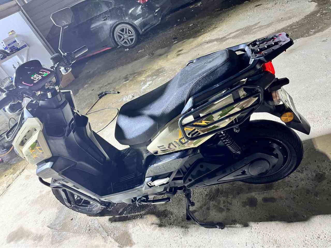 دراجة اباتشي جبلي 
6 بطاريات مسطرة بحالة الوكاله 
ملف 2000 واط 
دبل اشارة 
بدون اي نقص عدة بيهة شخوط موضحة بل صور 
لايت عالي ناصي 
سرعة 65 حقيقي 
تمشي بل شحنة من 50 الئ 70 كيلو بل شحنة 
دبلات هايدرولك 
مكاني بغداد دورة مهدية الثانية 
السعر 850 بيهة مجال 
استفسار اكثر *********** بغداد, العراق
