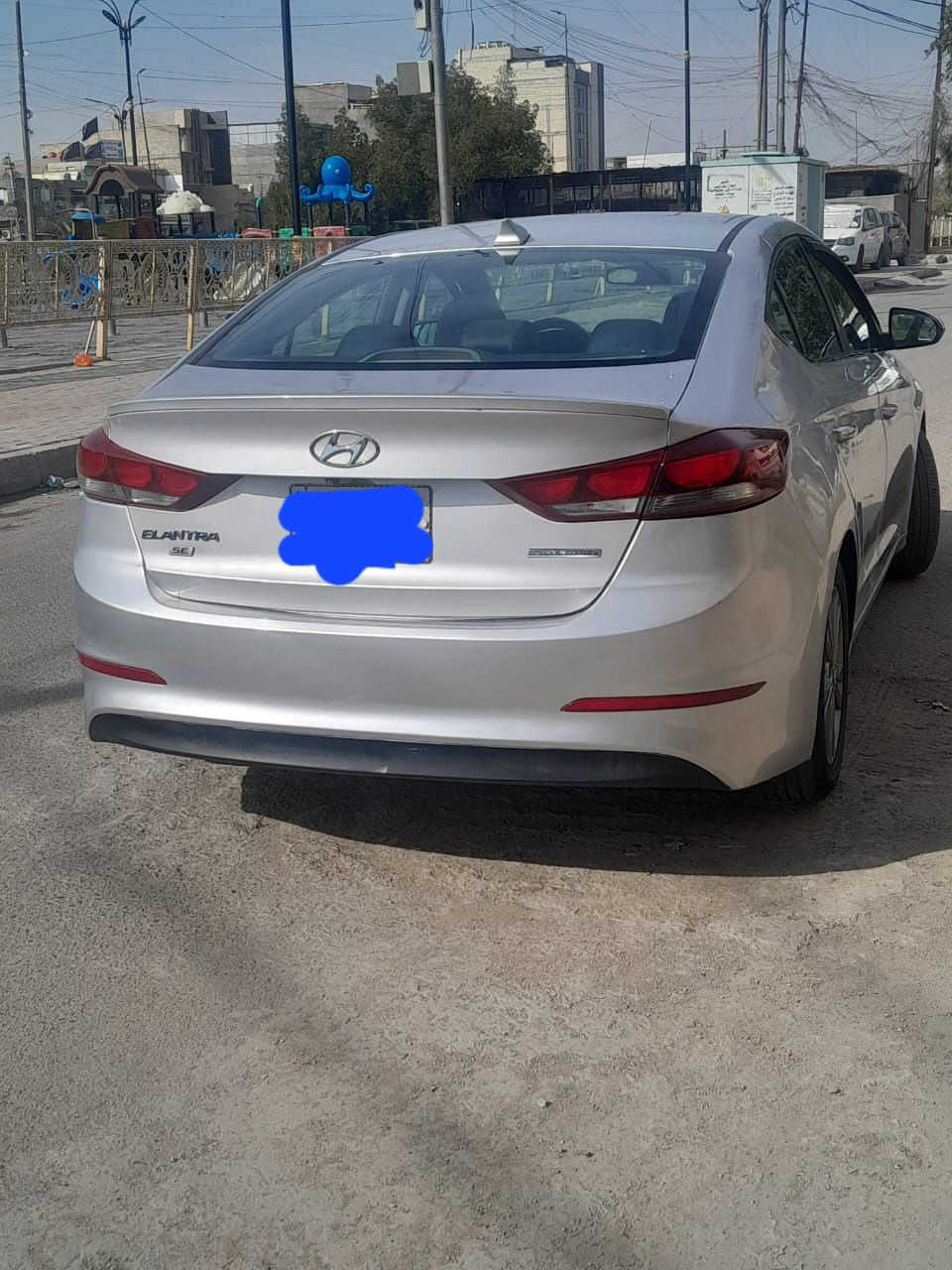 انترا مديل 17 أمريكي حادثه جنطه وجاملغ خلفي بدون ايرباك السياره ليبل واحد عدا الجنطه وشرط اصليه
وبيه بالعراق بنيد بس بخ السياره جديده وجاهزه 
مواصفات فول عدا الفتحة 
بصمه
كشنات جلد + تدفئه 
 3 انضمة قياده
شاشه جبيره وكامره وشاشت اعطال بالدشبول
ويلكب  
ترحيب عند الاقتراب بالبيان
رادارات 360 درجه  
السياره ممشتغله تكسي 
تحويل مباشر رقم بغداد انكليزي سنويه جديده هزه جديد
شرط اتراي زيرو العنوان بغداد الرقم ***********
