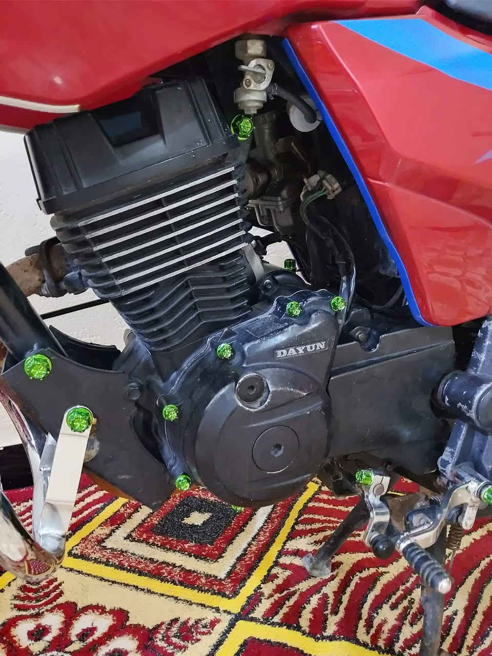 سلام عليكم بانده وراق البيع مديل 20 طالع بشعر 8 السعر واحد و سبعميه وبيهه مجال ***********
