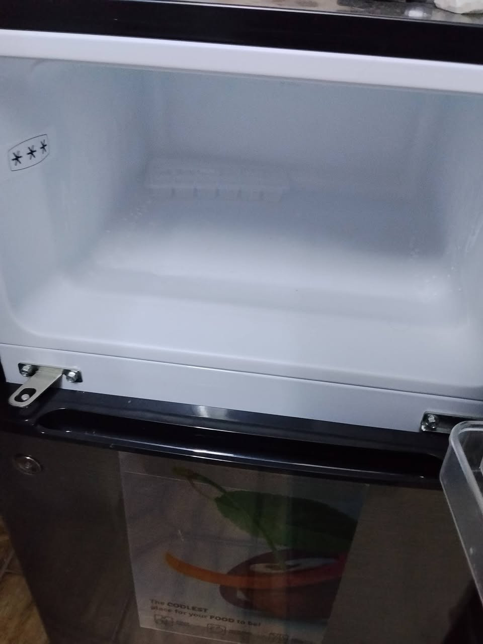 سلام عليكم ثلاجه جديده نص شهر مستخدمه اكثر الله شاهد مشتريهه ١٤٠ الف الله شاهد كدامكم نضافه فول نوعيه كلش زينه 
مكاني بغداد الشعله *********** خلي سعر بالك بدون كسران
