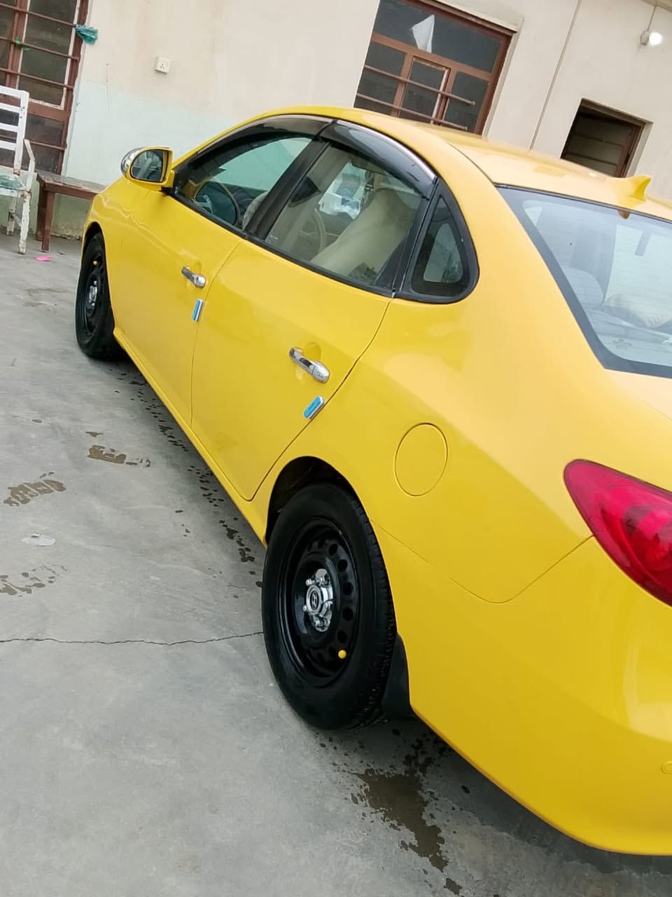 السلام عليكم النترا 2010 أمريكي
حادثها جاملغ خلفي سطحي بدون دواخل 
قبق الجنطه مبدل بلادي ليبل واحد 
رقم بغداد بسمي هزه جديده 
مكينه وكير خير من الله 
تخم تاير جديد صدر امامي خلفي جديد 
صبغه جديده السياره متعوب عليها 
السعر 98 وبيها مجال قليل حك الجيه 
مكاني ديالى خان بني سعد 
الرقم ***********
