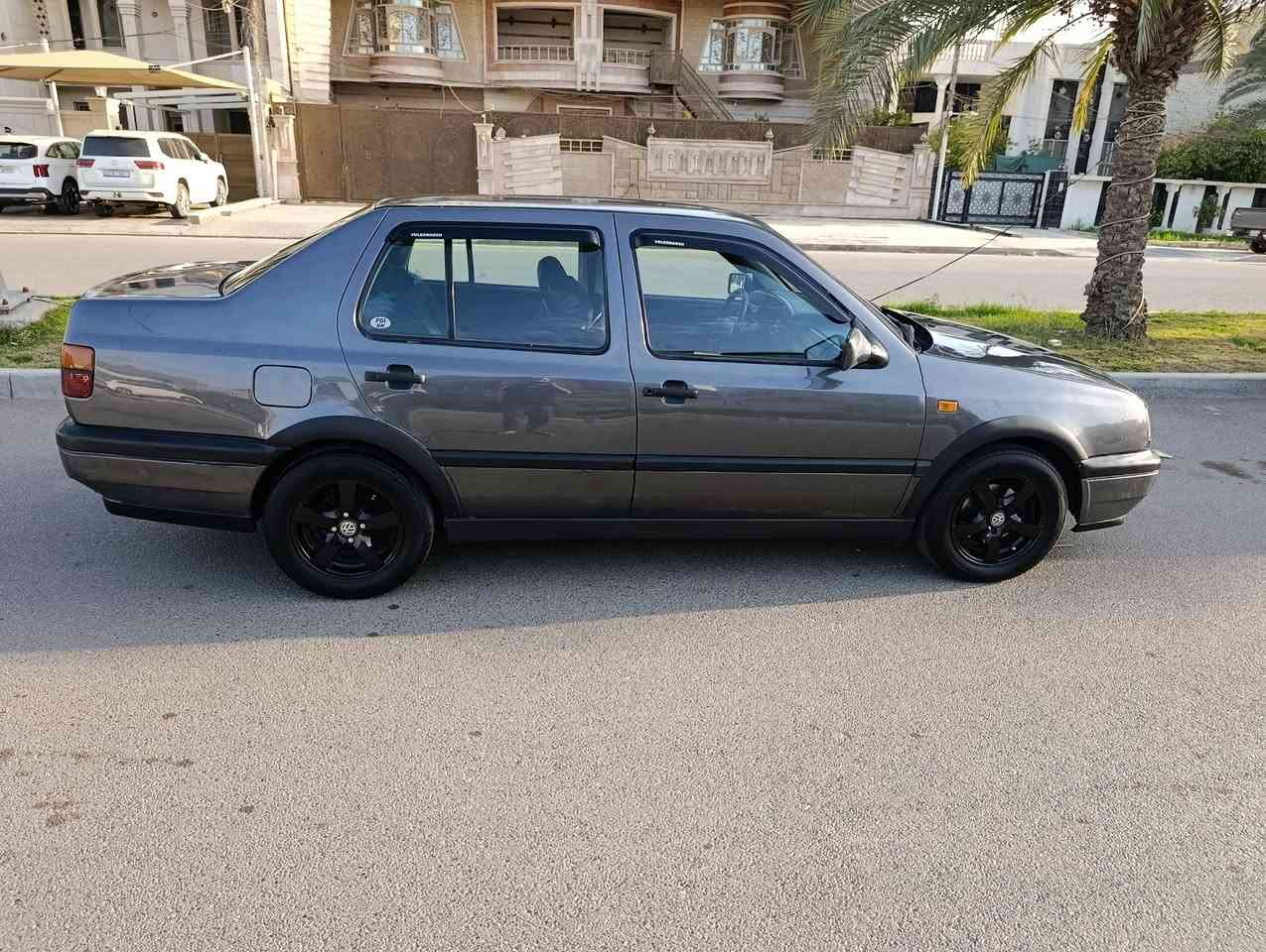 للبيع كولف فنتو
موديل 1992 
محرك 2000
محرك وكير جيد جدا
كير اوتماتيك
تبريد شغال ثلج
صدر جديد
كهربائيات كله شغاله
اي نقص مابيهه
بدون ضربه 
سنوية جديدة
رقم بغداد انكليزي باسمي
السعر 48 وبيهه مجال بسيط
المكان بغداد السيديه
للإستفسار ***********
***********
