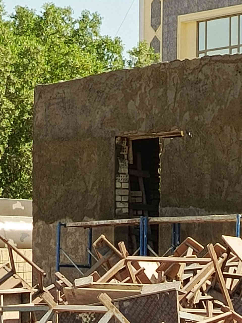 السلام عليكم خلفه ابو محمد 
لبخ سمنت جص بورك كاشي سيراميك بناء بلوك طابوك تفليش ترميم لبخ واجهات تطبيك مقرنص صبغ نشتغل كافه العمل الاسعار المناسبه جوه سوك حالين فارغ اتصل وخادم ***********
