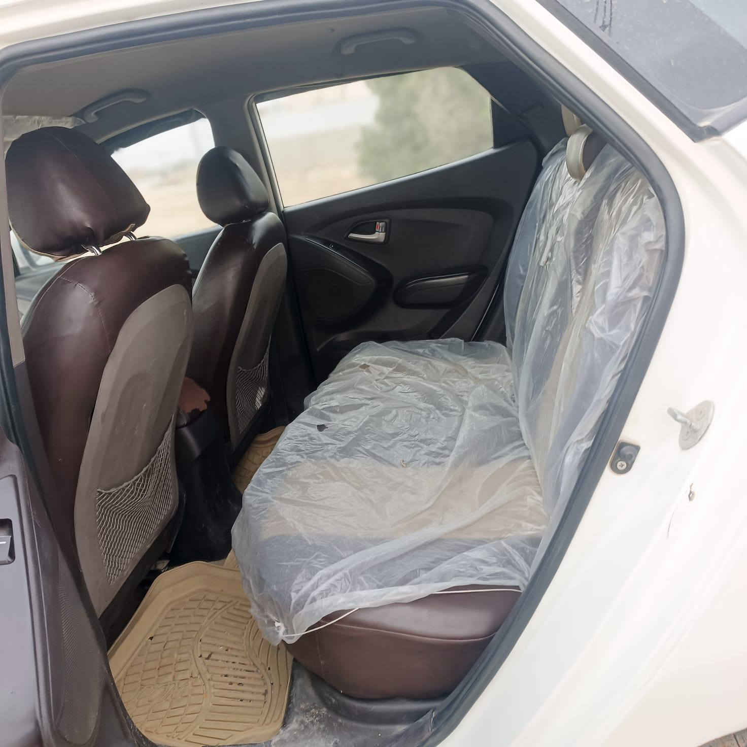 سلام عليكم سياره نوع توكسان موديل 2013 خليجي بيهه جاملغ امامي وخلفي وبنيد بدون داخل السياره كير مكينه كفاله شواصي سليمه حداديه تخك تاير جديد سياره جاهره مانقصه اي شي رقم اربيل سنويه بسم ابن عمتي وكاله بسم هم ابن عمتي بسم عربي مو كردي بيع مستعجل السعر 120وبيهه مجال قليل ***********
