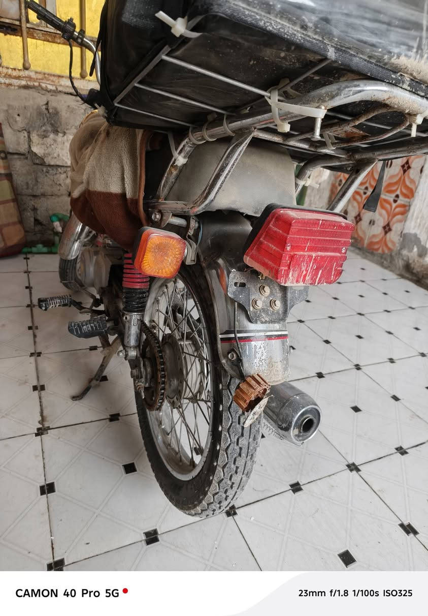 دراجه وحد 21نضيفه أوراق أصلي شلامجه متواجد عله لوتساب وهذه رقم ***********
