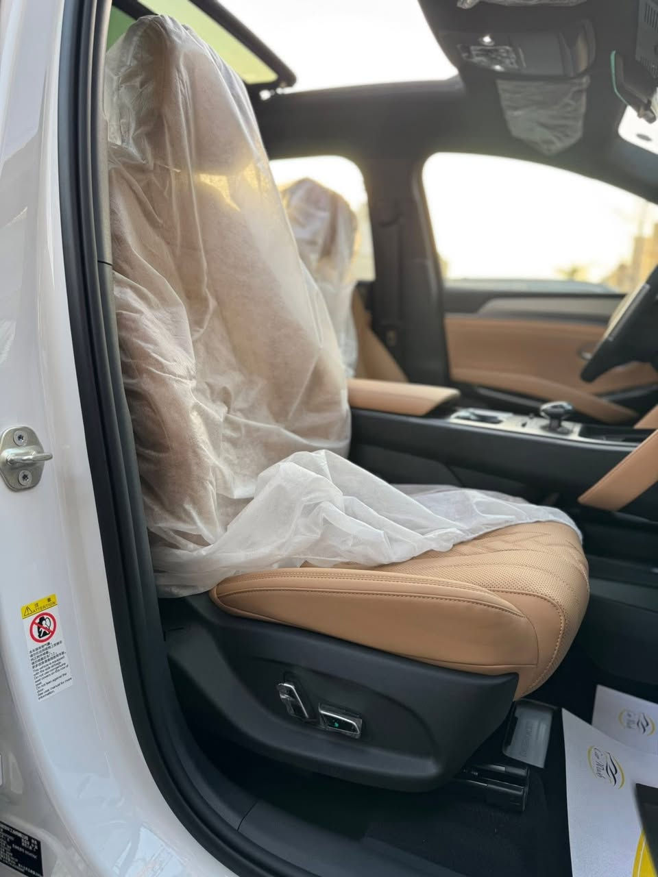 🪩بي وادي سونك L  فول الفول   vIp 2025 ماشيه 3000. نسخة الحديثه بطاريه كبيره 120 كيلو بشحنه 
تفويله كامله تمشيك 1800 كيلو  سعه خزان الوقود 65 لتر 🪩

🔥السعر  29 مليون و  600  سنويه باسمي ومرقم بغداد   🔥

عداد الكيلو متر / ZERO

⚙️ المكينه BYD SONG L البانزين جنيتر 1500 Cc وضيفتها شحن البطاريه تعمل بنظام بلكن هايبرد نظام الحديث المتطور جدا واعتمادينا من نوع DMI ويعمل هل محرك ثلاثه انظمه الي هو بانزين + شاحن خارجي + شحن داخلي (ذاتي)⚙️

__ مدخلين للشاحن السياره البطيئ وسريع 

عنوان /المنصور  خلف مطعم ساعه 

🛞 الأبعاد والوزن
 • الطول: 4,840 مم
 • العرض: 1,950 مم
 • الارتفاع: 1,560 مم
 • قاعدة العجلات: 2,930 مم
 • خلوص أرضي تقريباً: ~210 مم
 • الوزن: من 2,150 كيلو إلى ~2,385 كيلو . 

♨️مواصفات الداخل المقصورة ♨️

📍كراسي جلد  من نوع فاخر جوده من شركة BYD لون  القرميدي  + كرسين الاماميه كهرباء 
 
📍شاشه كبيره قلابه   + كار بلي + مرتبطه بذكاء اصطناعي  جدا متطوره وتحكم في جميع الاوامر المقصوره الخارجي والداخلي

📍كامره  بالداخل المقصوره لمراقبه السايق كاميرا السايق الداخلية:
✔ تراقب التعب
✔ تمنع الحوادث
✔ تحذر إذا تشتت
✔ تساعد أنظمة الأمان
✔ تحلل العين والوجه بشكل لح 
تلقائيا السياره تعطي نظام فرامل الذكيه وتتوقف وتصدر انذار وتشغل الاشاير الاربعه 

📍تدفئه + تبريد المقاعد الاماميه   

📍تدفئه مقود 

📍صندوك كهرباء 

📍يدات الابواب كهرباء شفط او دفن  وتحكم فيها من داخل الشاشه 

‏📍 LED   للمصابيح الأمامية والخلفية. بشكل فاخر ومتطور لايت داينمك عالي ناصي اوتو 

📍اربع كامرات كامره الاماميه متحركه مثل العين بكامل 180 درجة 

📍اربع رادارات  وتحكم فيها غلق وتشغيل 

📍بنوراما 

📍داش كام تسجيل اربع كامرات 

📍اناره داخليه 24 لون  متغير حسب طلبك 

📍اوتو بارك 

📍 نظام سستم  صوتي المميز من Dynaudio (أعلى جودة صوت).  

📍علامه BUD ضوئيه  الخلفيه 

📍اوتو هولد  + هاندر بريك بصمه 

📍نظام مانع نحدار 

📍نظام مانع انزلاق 

📍بصمه + كارت + تشغيل عن بعد 

📍كيجات دجتل الفول اوبشن مستشعارات طريق تقراها بالكامل من  مرور سيارات امامي وجانبي 

📍تحكم ستيرن كامل فول اوبشن 

📍شحن لاسلكي للهاتف وتهويه الجهاز 

📍فل سستم ايرباك بداخل المقصوره عدد 12 

 📍 مري قابله لطي كهرباء  

📍اناره ترحيب تحت مراية  عند اقتراب كارت او بصمه

📍مقياس ظغط الاطار هواء + درجة حرارة داخل الاطار 

📍حساس امامي + حساس خلفي مع قياس cm الابعاد بداخل عرض الشاشه 

🥏السلامة وأنظمة المساعدة
 • نظام التحكم بالثبات (ESC) وABS.  

 • نظام كشف النقطة العمياء.  
 • وسائد هوائية متعددة ومساند أمان حديثة.  
 • مكابح طوارئ تلقائية (AEB) وACC (نظام تثبيت سرعة ذكي).  

 تحذير مغادرة المسار + مساعد البقاء داخل المسار
***********مكان كراده اوبلديات سعر28مليون
ماشيه 3000
