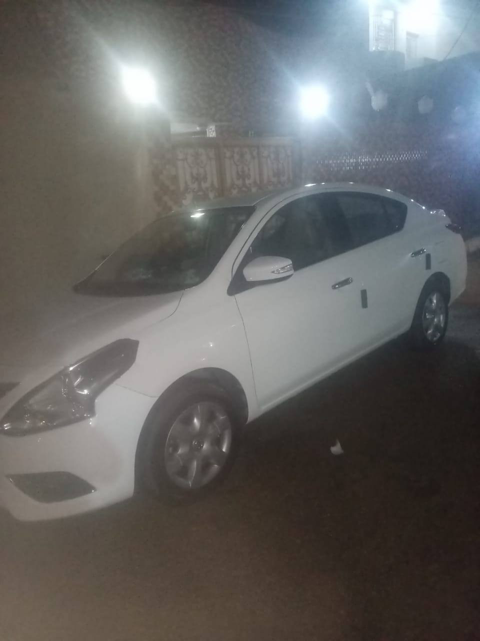 سيارة سني موديل 25 رقم اربيل باسمي ...ماشية 51 الف مواصفات مصري تبريد قطعتين ابواب كهربائية يدات نيكل....حادثها جاملغ امامي ومبدل...وبيها تقريبا كم شخط نتيجة الاستعمال للاستفسار الاتصال  على الرقم 
***********
