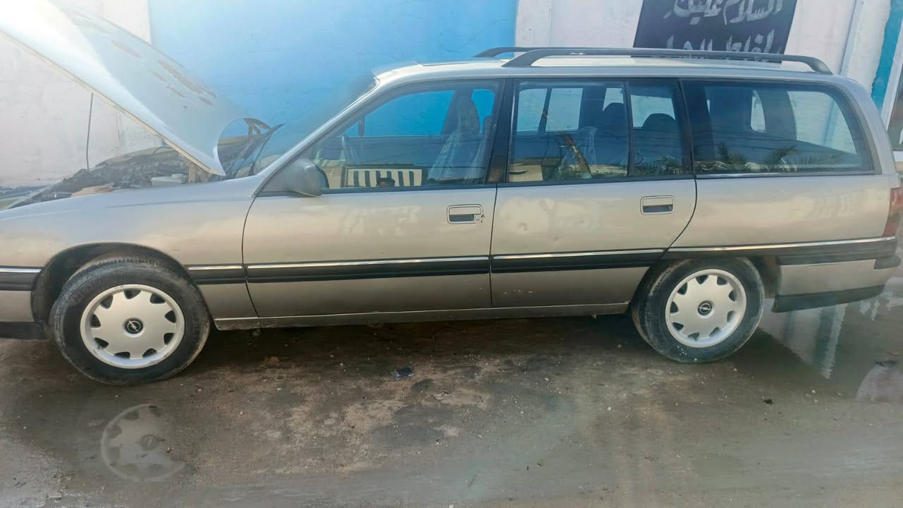 السلام عليكم 
اوبل ستيشن مكفوله 
تخم تاير جديد 
ومكينه وكير جدد
 كهربائيات كامله
 سنويه صاقطه 2018
راعيه يريد مداور
المكان النجف حي رحمه 
راعي سياره حسن العراقي 
*********** 
السعر 33 وبيه مجال
