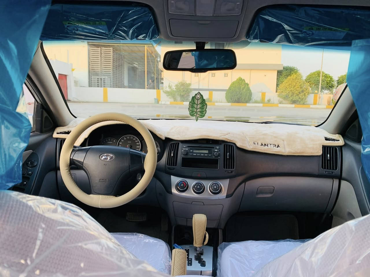 هۆندا ئاڤانتی2010
نمونە لەجوانی کامل مەسرەف کراوە بۆ هیچ مەگەڕێ 
ڕۆن تازە گۆڕاوە
٤ویلو تایەی لۆک 
بەردی گۆزی تیایە بەشەرت
سەیارەکە فولە تەنیا سڵایت نیە

گێڕ مەکینەی بەشەرت✅
کارەبای بەشەرت✅
سەقفی بەشەرت✅
دەحمو لێداویبەشەر✅
absمەزبوت
کامل مەسرەف کراوە 

نرخ 50گەلاو مەجالێکی کەم
***********
