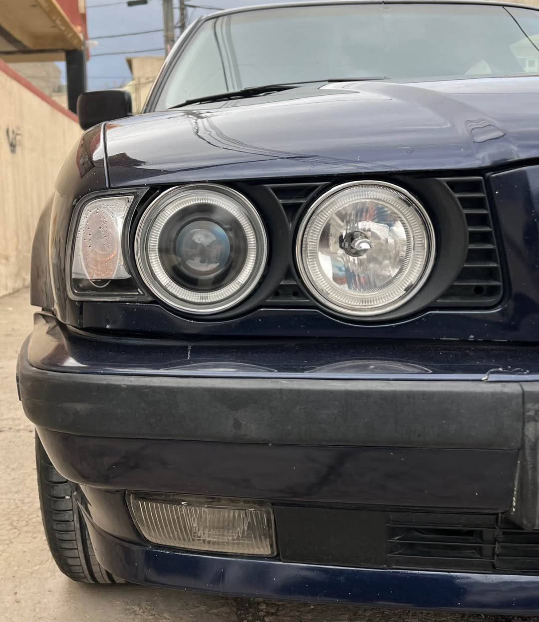 BMW E525i. 1995                                                  دەبڵ دیجیتاڵی گێڕ تۆماتیک  مەکینە نەکراوەتەوە ٢٥٠           هەزار ڕۆشتوە بێ بۆیاخ تەنیا دوپەڵە قەڵەم کاری هەیە تەبریدە لەگەڵ سەیچ سەیارەکە ماڵی دۆستە بێمەسرەفە سەیارەکە ئەوروپیە مەنەفێستی لەگەڵەو کۆدیشی بۆکراوە نرخ ٦٥ گەڵاو مەعامەلە بۆزانیاری زیاتر تەلەفون بۆ ئەم ڕەقەمانە بکە                                                                     ***********                                                         *********** السليمانية, العراق
