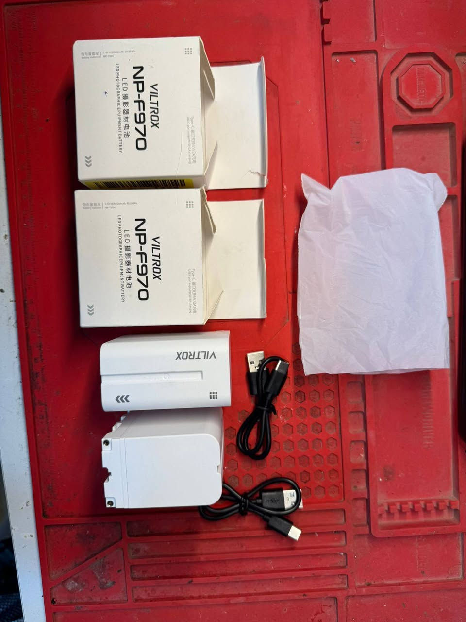 بطاريات انارة جديد حجم كبير
وتشحن عن طريق منفذ تايبسي


**إذا كنت صاحب هذا الإعلان وتريد حذفه لأي سبب، رجاءا أرسل رسالة إلى الدعم الفني**