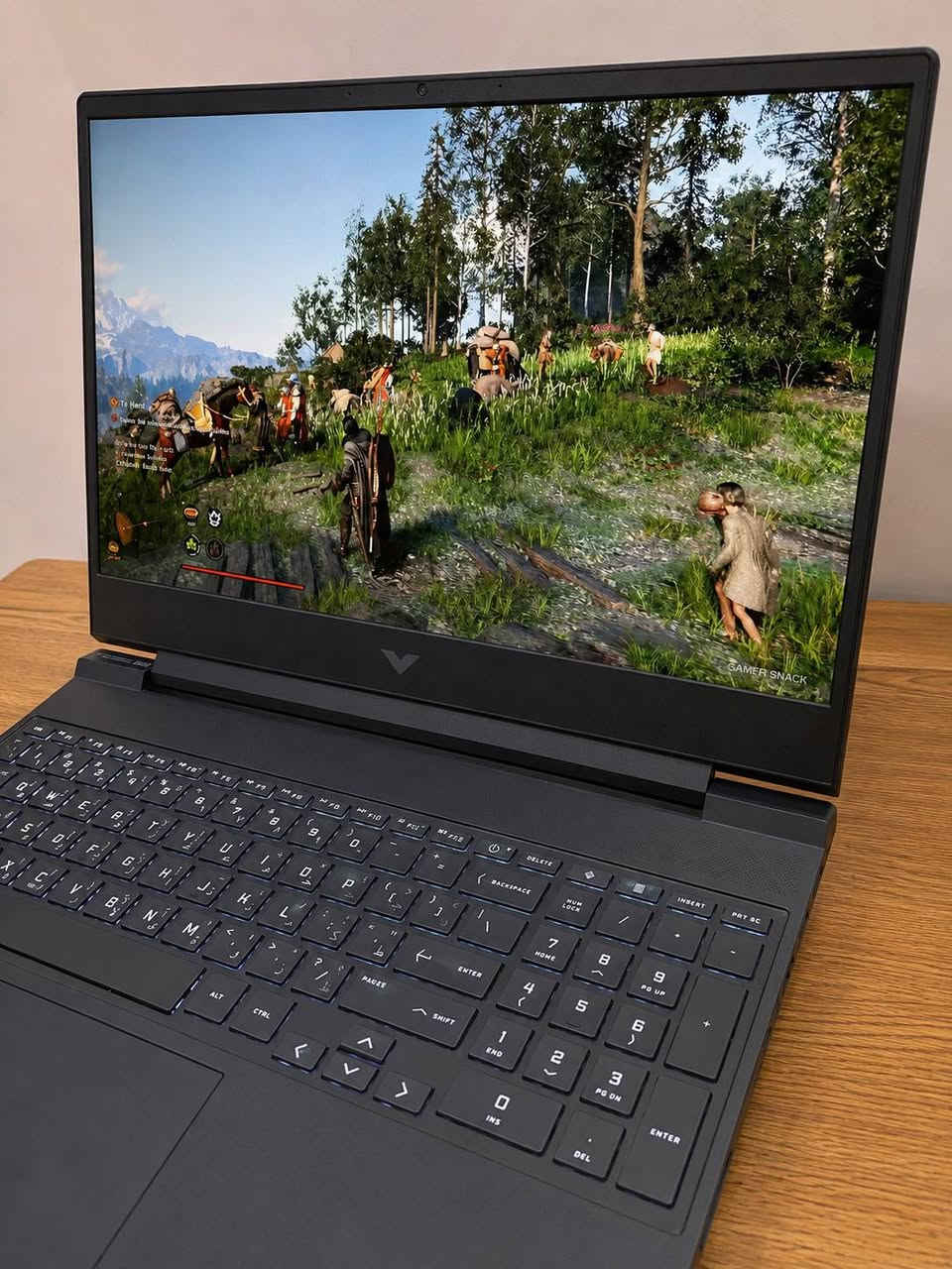 السلام عليكم 
لابتوب الكيمنك من العملاق HP فئه VICTUS GAMING 015.
اكيد اللابتوب جدا نضيف بدون خلل او اي ملاحضه مضمون.
ياتي بالعتاد الاتي:- 

شاشه حجم 15.6 انش بمعدل تحديث 144HZ الوان 100%Srgb خواص thin biz / low blue 

معالج خرافي من انتل
Core i5-12650H -5.1 GHZ TURBO BOOST
من الجيل الاثنا عشر فئه H للاداء الثقيل 

كرت شاشه داخلي Intel iris Xe ايضا جدا قوي مع كرت خارجي منفصل نوع
Nvidia RTX 3050-4GB DLSS + RAY RRACING 

رامات سعه 16GB نوع DDR5 
هارد 512M.2 كلاهم قابل للتطوير و الاضافه

صوت ستيريو محيطي مجسم و بطاريه تستمر ثلاث ساعات عمل

اكيد قادر على تشغيل كافه الكيمنك و البرامج الثقيله

السعر ٧٩٠ الف فقط 
بغداد الشرطه الخامسه قرب البياع ويوجد توصيل 
للتواصل***********
