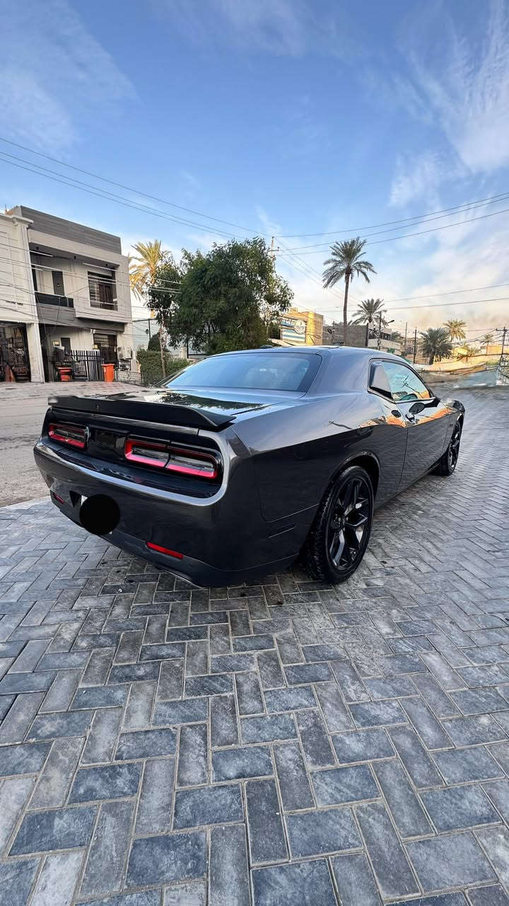 السلام عليكم
جالنجر RT 
موديل 2023 
محرك V8 5700 
گير اوتو 
السيارة ماشية 35,000 كيلومتر 
حادث امامي 
بوند و جاملغ امبدل و مصبوغ 
شاصي الجهة اليسرة مسحوب فقط معدل 
السيارة مواصفات الجالنجر الاعتيادية 
نظيفه و شغاله افحصها وين متحب 
المكان بغداد الغدير 
السعر مناسب عالرقم واتس اب 
***********
