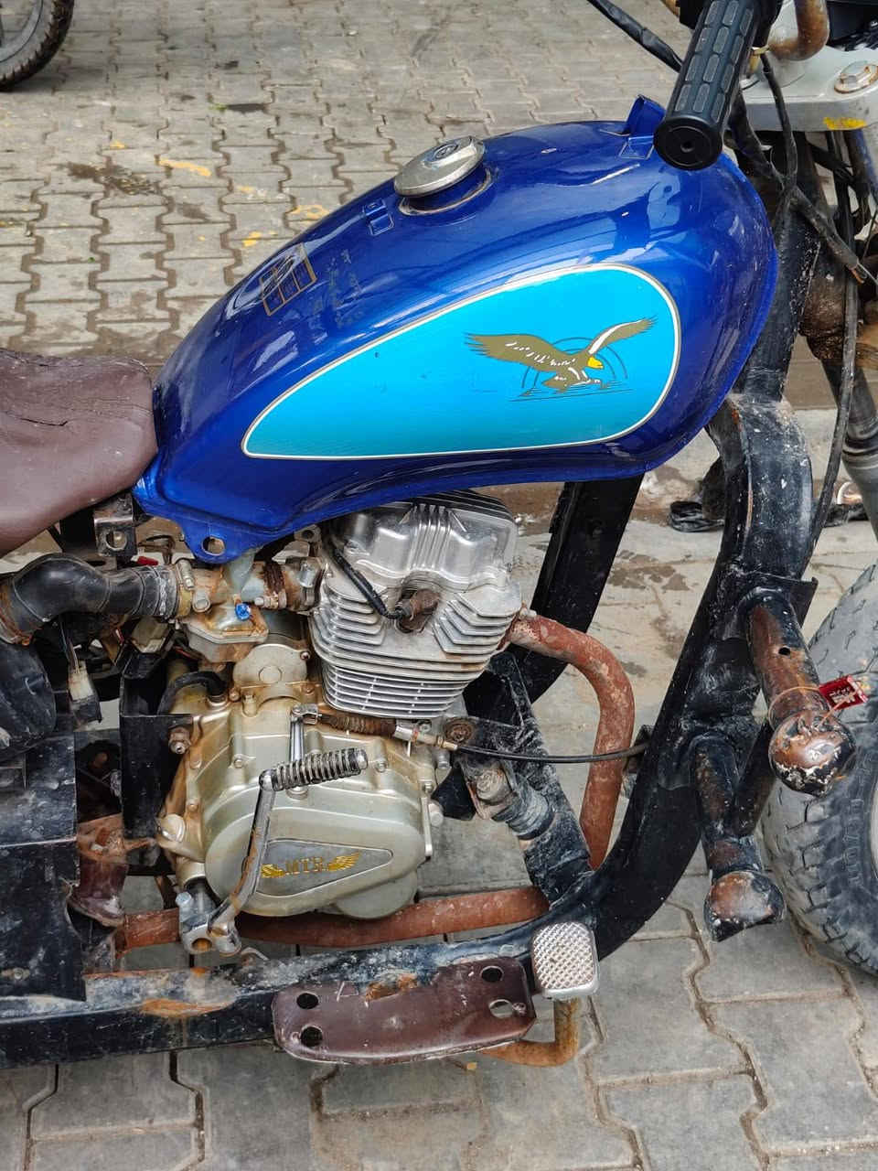 السلام عليكم ستوته امتيار البيع اوراق وبيه محرك 25 بدي حداديه جديده محجر تزكام السعر 750 وبيه مجال المكان واسط قضاء الحي الرقم ***********
