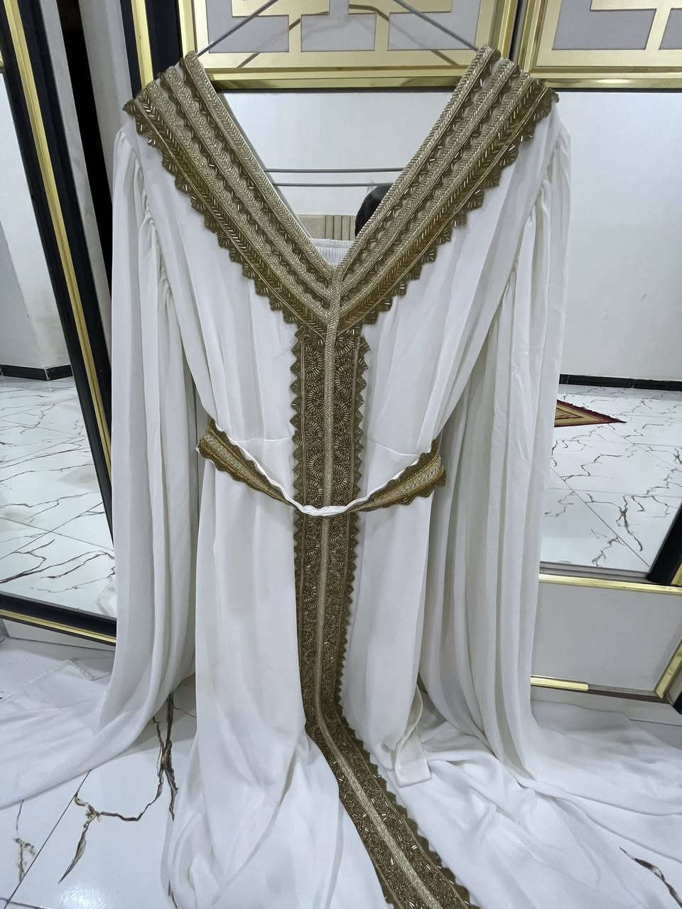 السلام عليكم بنات هاي الدراعه او المخور ماخذتها من الشيخه من بغداد ب٣٠٠ الف لبسه وحده فقط بعدها بالجيس اريدها ب١٠٠ مكاني بالحله 🌹


**إذا كنت صاحب هذا الإعلان وتريد حذفه لأي سبب، رجاءا أرسل رسالة إلى الدعم الفني**
