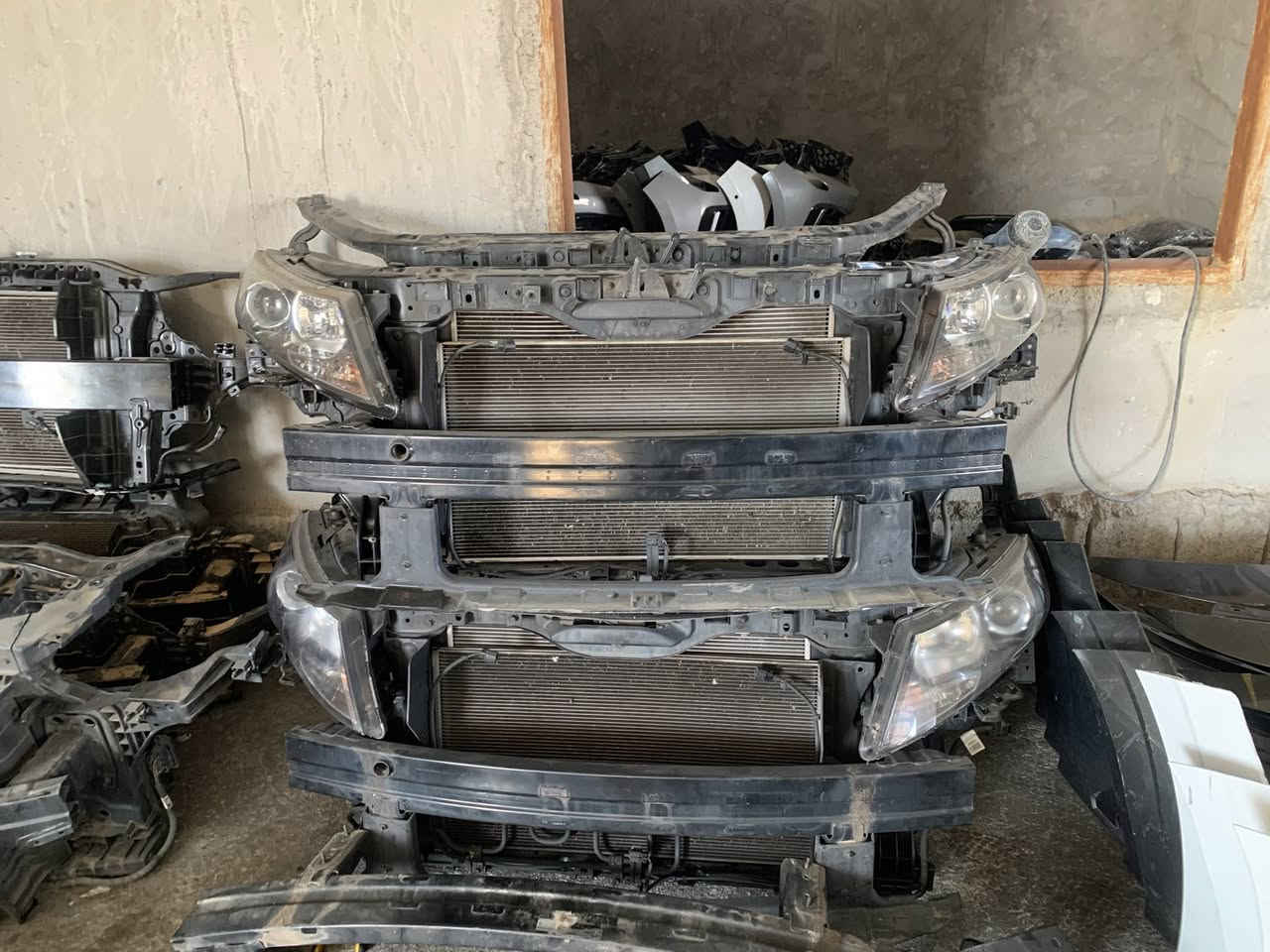 السلام عليكم ورحمة الله وبركاته تم وصل حاويه قطع غيار سيارات كوريه للبيع جمله ومفرد العنوان السماوه تقاطع الوركاء الشارع الرئيسي 
وباسعار مناسبة 
للاستفسار ***********
