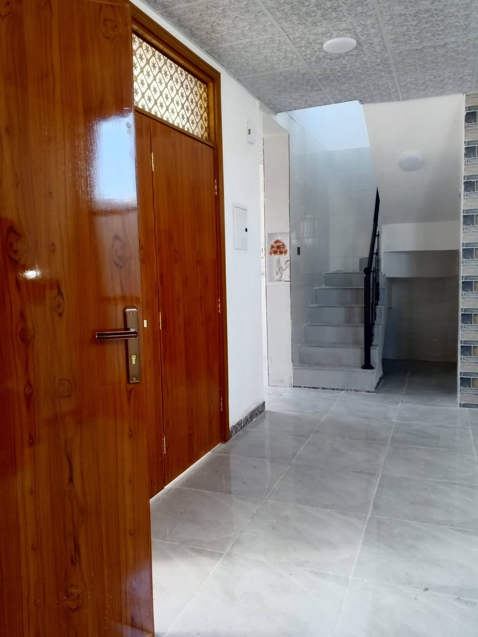 ارخص عرض من  #مكتب_الشكري_للعقار دار سكن 170م 
🌍 الموقع :النجف الاشرف_  الكوفه شارع المطار خلف مثلجات الاوائل 
----------------------------------------
🔳  دار زراعي  سند 25 اصل 
🔳 المساحه 170
--------------------------------
🧾 تفاصيل البيت ٢ غرف
+ استقبال مطبخ حمامات تخاريج البيت فول 
صب كونكريت الأساس والسقف طابوك جمهوري 
بورسلين تركي البيت جدا نضيف محد ساكن بي 
------------------------------
سعر البيع 65مليون وبي مجال  💷
☎️ للاستفسار 
واتساب ***********
***********
🛣️عنوان المكتب النجف الأشرف _ الكوفه شارع المطار السايدين مقابل جوهره العرب مباشرتٱ مكتب الشكري للعقار
 #الجميع
