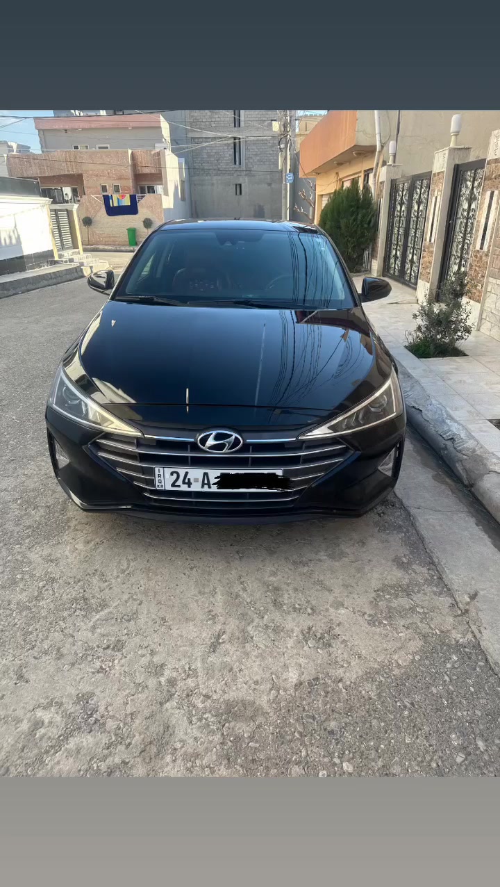 🚘 سلام عليكم
هيونداي النترا 2019 للبيع  وارد أمريكي — نظيفة جداً ومال بيت
ويل كب 

✅ نص مواصفات  
✅ شاشة كبيرة  
✅ كامرة دوارة  
✅ 3 أنظمة قيادة  
✅ رادارات  
✅ محرك 2.0 قوي واقتصادي  دوش 
✅ ماشية 73 ميل فقط  

📌 السيارة بيها فقط شبر على البارد بالجمالغ الايمن بدون ايرباك وبدون دواخل   بشرط 
📌 رقم الشاصي: 5NPD84LF7KH457332  
📌 رقم دهوك وباسمي  

💰 السعر: 140 ورقة وبيها مجال للطيبين   

📍 العنوان: دهوك  

📞 للاستفسار:  
***********  
***********
