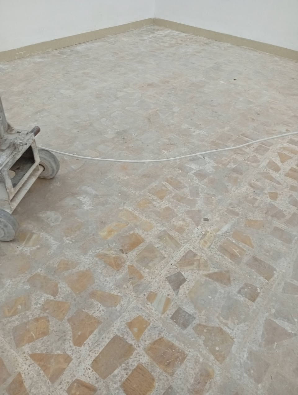 السلام عليكم جلي كاشي خام موزايك مرمر جديد قديم سيراميك صب كل انواع كاشي تنضيف تلميع تعديل للستفسار رقم ***********كركوك
