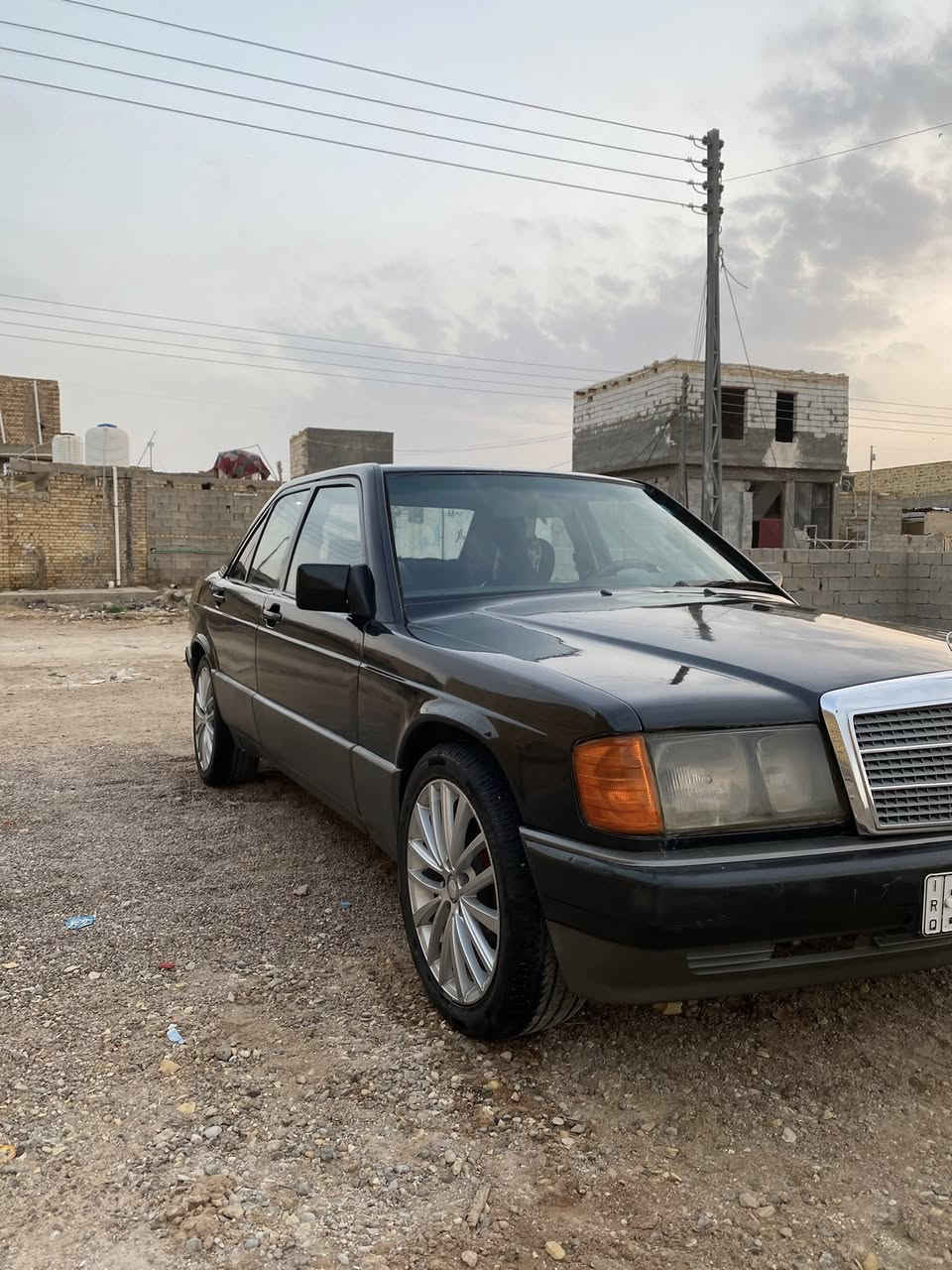 السلام عليكم 
مارسيدس 190 طيارين موديل 91
محرك بلاد 4 سلندر كير عادي صبغ عام جمالية
تخم تاير 17 اصلي جديد ويل جديد باتري جديد 
غرفة جديدة كهربائيات كلها شغالة معمرة توها
نصبتها حلوة بيها نوقص بسيطة مافارغ الها
والسيارة خير من الله ترايك للموصل
صاعدة هزة ورقم جديد انكليزي
بأسمي مداور ثاني يوم سنوية لـ 28

سبب البيع اريد سيارة بيكم لشغلي
سعرها 38 وبيها مجال بسيط 
مكان ذي قار الشطرة ***********
