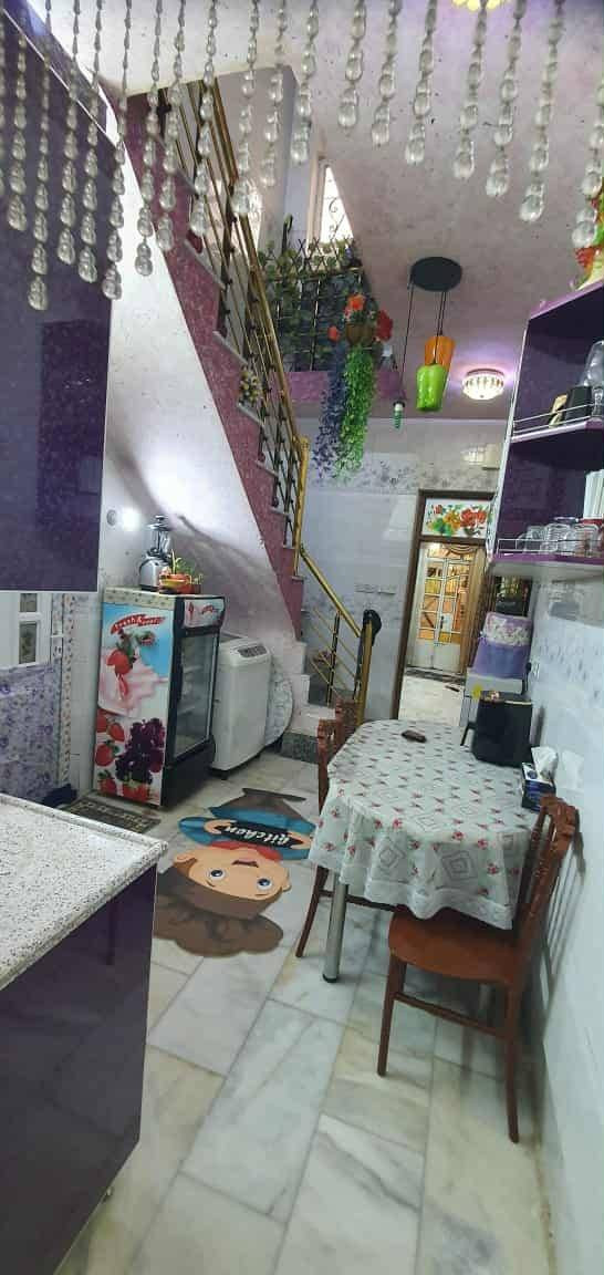 دار للبيع شارع فلسطين حي، الادريسي، مساحته 95 متر 

واجهه 4.75 متر. 
نزال 20 متر. 
الدار طابق واحد. 

ارضية البيت مرمر + سيراميك لجميع الدار 
كراج 5 متر + استقبال + مطبخ + منور + غرفة واحده + خدمات. 

بناء 2012 مسلح شخاطه. 

للأستفسار ولعرض عقاراتكم التجارية والسكنية والأيجارات تواصلوا على الخاص او الرقم او زيارة المكتب ...

***********

موقع المكتب / شارع فلسطين / شارع قدوري .

وكل الهلا بيكم .
