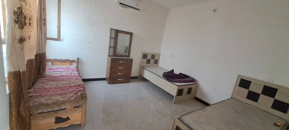 بيت ١٢٠ متر للبيع زراعي واجهة ٦ ونزال ٢٠ طابقين ونص ٤ غرف نوم واستقبال وحمامين وصحيات وملحقاته
الشعب حي المهندسين مقابل سيطرة الشعب القديمه 

للتواصل ***********
