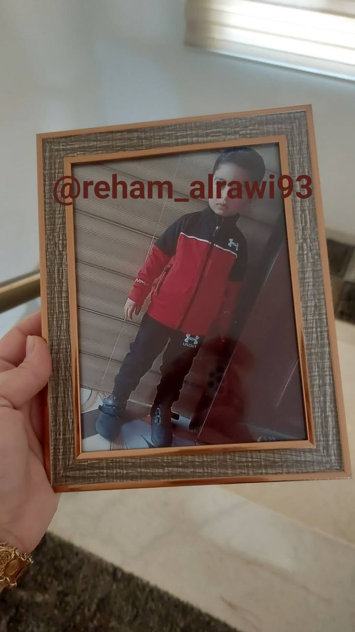 خلي هديتك مميزة وتبقى ذكرى 🥰
اطار حسب الطلب ولكافه المناسبات 😍
ممكن تنفيذها حسب طلبكم ومتوفر قياس A4 و قياس A5 🥰
للطلب التواصل على رقم الواتساب ***********#  او رساله دايركت 
متوفر توصيل داخل الرمادي ب٣ والمحافظات ب٥
