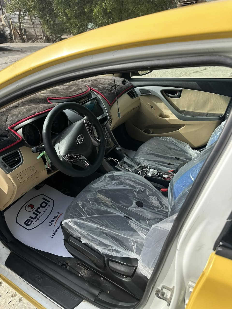 النترا ٢٠١٣  امريكي ١٨٠٠  حادثها جاملغ وبنيد بدون دواخل ايرباك ستيرن  طاك لا تبخير لا تنقيص سياره خير من الله حداديه بدلتها قبل ٧ اشهر كامله هسه بيها شويه ملاحظات  تبريد ثلج قبل سنه بدلت منضومه جديده ما عدا الفريز ما بدلته سياره حلوه داخلها بيجي واسود وغرفتها نظيفه حلوه رايدها ب ٩٨ وبيها مجال بسيط للشاراي مكاني شهداء السيديه تقاطع درويش 
***********
غير متواجد على الفيس
