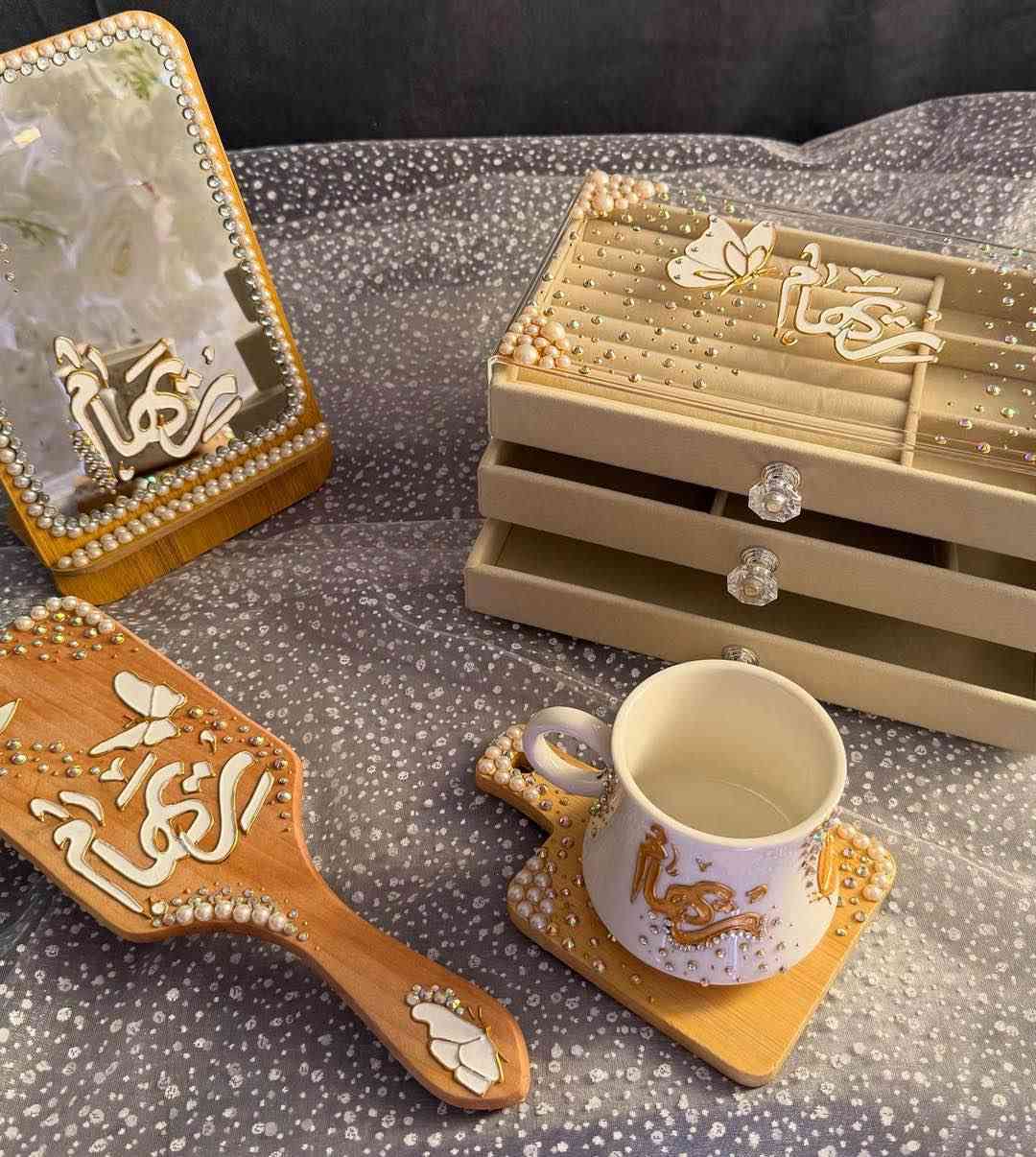 كشختج عليج وكشخة العيد علينة 
بكجات 
عروض على هذة البكج 
شغلي حسب الطلب
يتوفر توصيل لجميع المحافظات العراقية
الحجز قبل اسبوع
ضمان الوان ضد الماء بغداد, العراق


**إذا كنت صاحب هذا الإعلان وتريد حذفه لأي سبب، رجاءا أرسل رسالة إلى الدعم الفني**