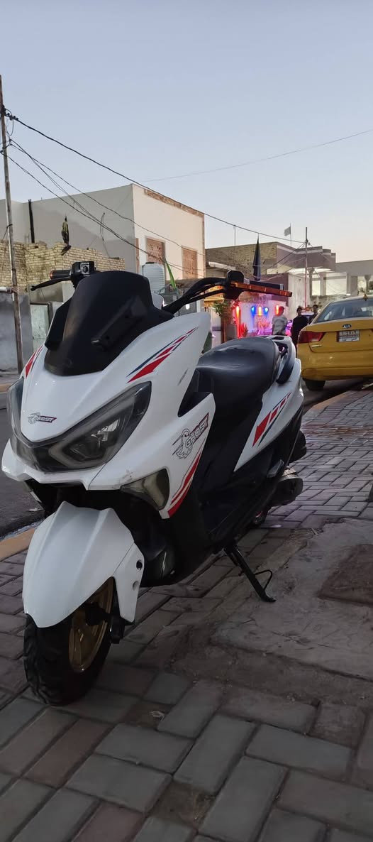 السلام عليكم
دراجة سترونك للبيع 
السعر ٢٤٠ وبيه مجال بسيط 
شغاله نكرة سلف 
دبلات خلفيه رياضي 
مكينه حلوه 
شلعتها حلوه 
دشبول الكتروني 
كهربائيات شغاله كلها 
لايت زنون عالي ناصي 
بكلايت لد 
بريكات شغاله امامي خلفي 
نواقصها 
صوت بالكلج الامامي 
مكاني الديوانية حي الفرات مقابل عمارات حمورابي 
***********
