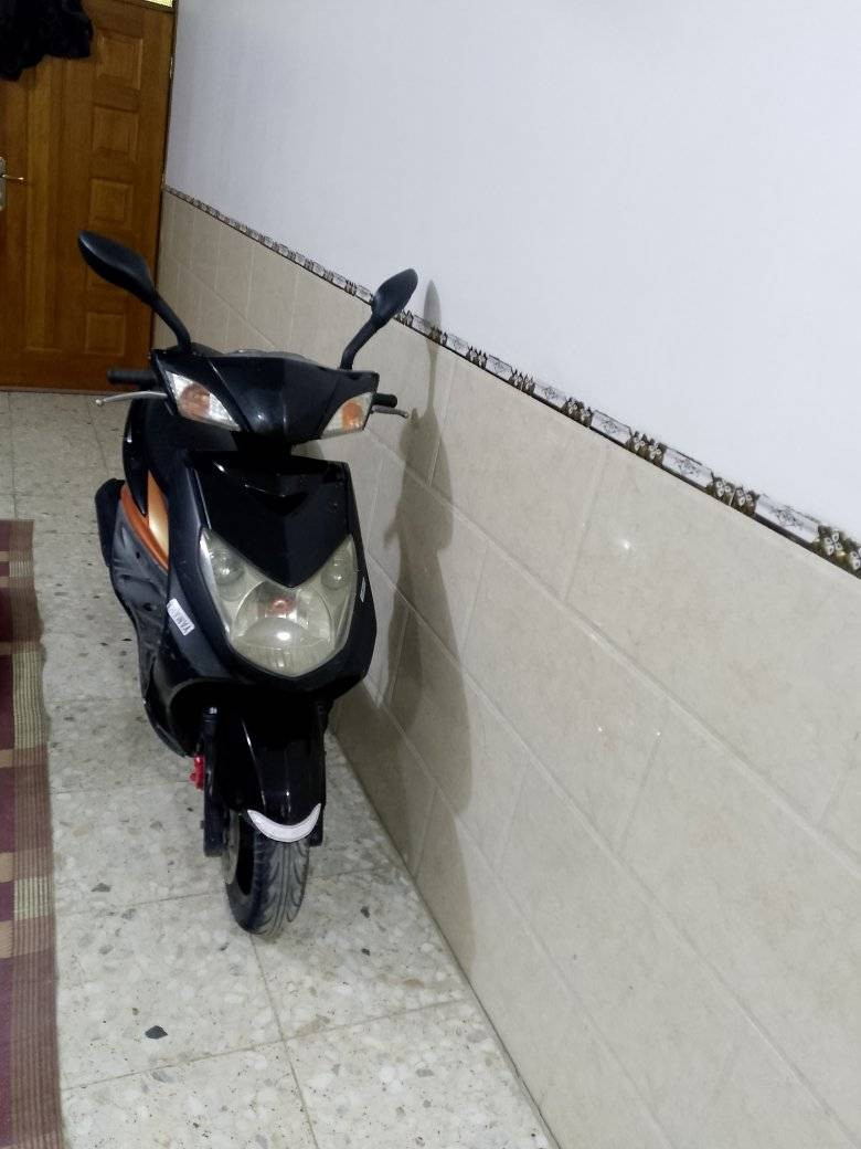 دراجه سكنس فحل سرعه 140 مكينه بلاديه ما مفتوحة ابد ناعمه شلعه قويه كهرباء كوله شغال نكره سلف هندر اوراق بسمي الدراجه كامله نضيفه السعر 550 بغداد الشعب رقمي ***********
