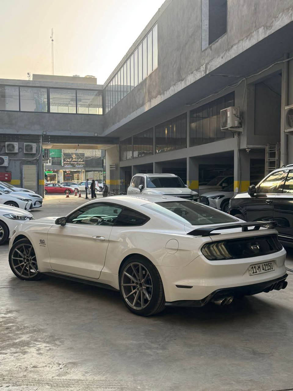 السلام عليكم موستنك 2016 GT 5.0 برميوم السيارة رقم بغداد بأسمي ماشية 72mi  السيارة نضيفة ومناقصهة شي المكينة كلش نضيفة ومعتني بيهة 
عليهة اضافات.
هدرز لونك تيوب spاصلي امريكي كامل وية الحجر الخاص 
اكس بايب ودبل تب بورلا كلة قفايص اصلي
دبات بورلا اصلي borla atak full exhaust
داون بايب 
شوتة air aid اصلي 
دركة كاربون ڤايبر 
عدسات الوان متغير 
دعامية شيلبي 
هزة جديدة مسويلهة يعني متسويلهة هزة كبل تحويل
السيارة بيهة ارباك بردة ومال رجل فقط 
حادثهة جاملغ خلفي بدون كص وبدون دواخل 
وبيهة جاملغ السايق وباب السايق بس مفتوح وراجعين مطبكي بدون قطرة صبغ ولا معجون لان مطخوخة من براكيت الدعامية طخة بسطية *********** كربلاء, العراق
