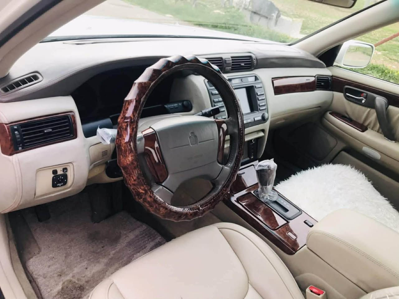 مەلیكە مۆدیل ٢٠٠٣ ساخ  ٤ پارچەی كلئری یابانvttiڕەقەم تەلەفۆن *********** أربيل, العراق
