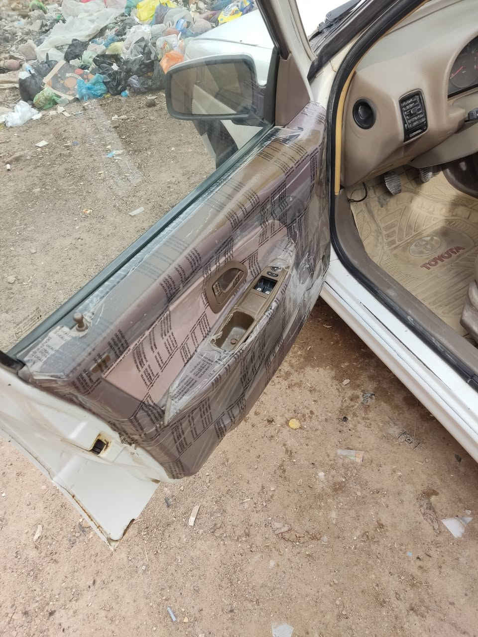 السلام عليكم بيجو 405 موديل 14 سياره مكفوله من الضربه والتبديل والصبغ مكينه كير حداديه وتبريد جدد  ***********
