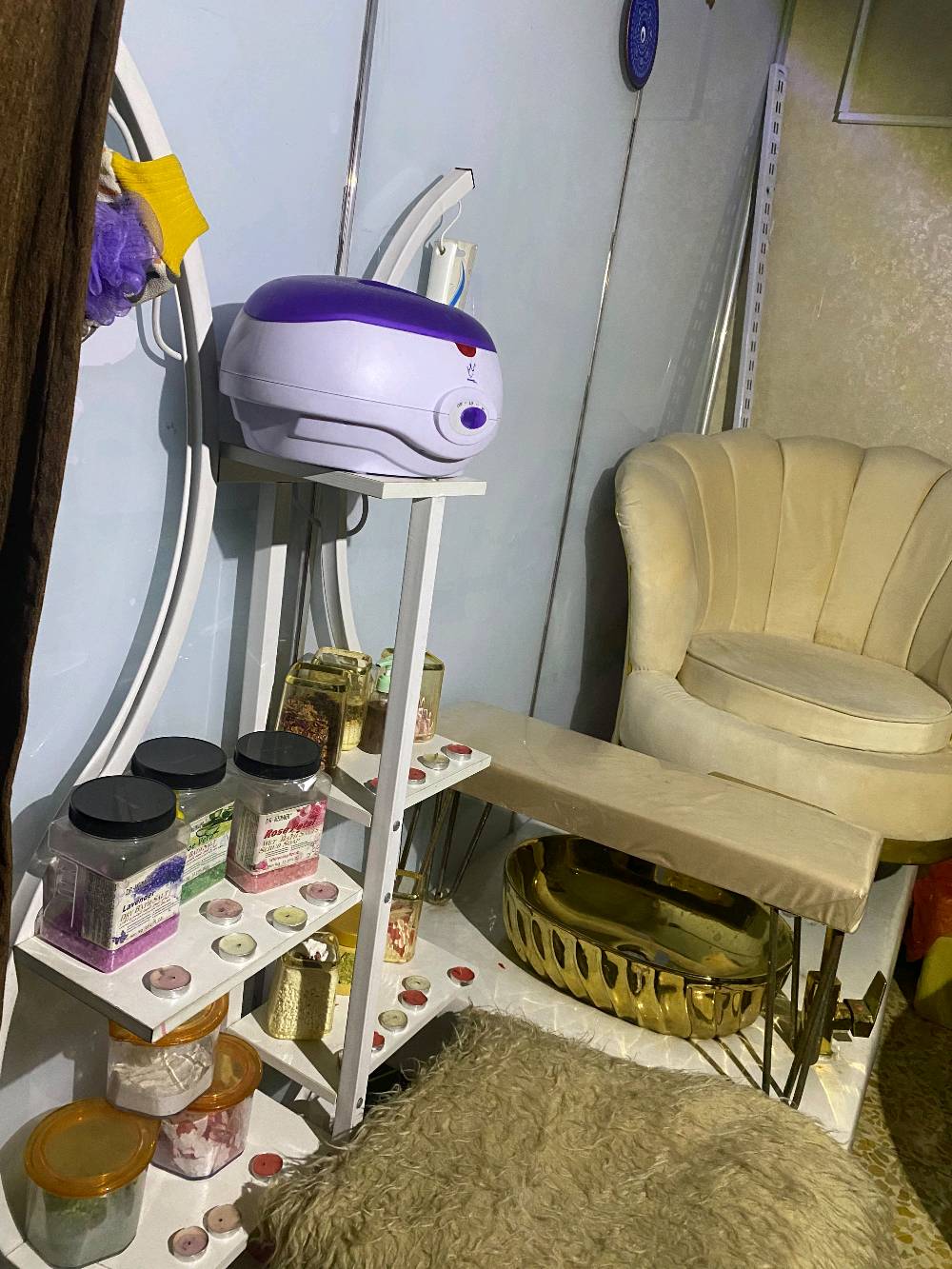 💇‍♀️ للبيع صالون مع جميع أغراضه

📍 الموقع: النجف – بداية حي ميسان، قرب أسواق دينار ودينارين، داخل مجمع الرحمن التجاري.

✨ اسم الصالون: نازك بيوتي.

💰 السعر: 6 ملايين دينار، وقابل للتفاوض بحدود المعقول.

للاستفسار والمعاينة، راسلني على الخاص.