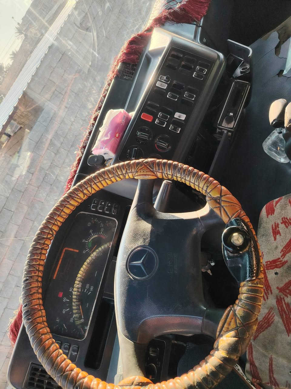 سلام عليكم سيارة اكتروز شمعة قمارةوربع  موديل2001 عكرب محرك 43كفالة عامة كير محرك واكسن وشاصي مجموعة نص جي اف تخم تاير راس وعربانة رقم سليمانية سنوية لل29تحويل ثاني يوم العنوان واسط الحفرية للستفسار ***********
