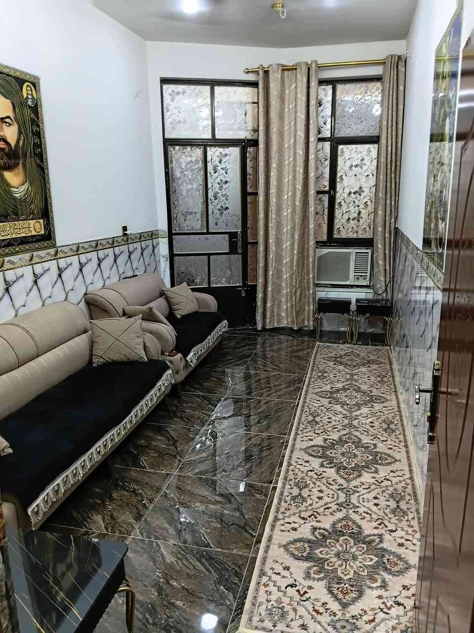السلام عليكم دار للبيع ١٠٠ متر طابقين مسلح طابو زراعي سند ٢٥ في بغداد الرصافة منطقة الرئاسة العبيدي يقع على الشارع الرئيسي مال ملحق الرئاسة لي جاي من كاع ابو علي الدراجي امام البيت تشجير
الطابق الاول طرمة _ تواليت_ استقبال _ مطبخ _ صاله _غرفة نوم _ منور _ حمام 

الطابق الثاني _ غرفتين نوم _ صاله _ حمام_ ويقع بسطح مخزن غراض 

السعر ١٣٠ وبي مجال 
للااستفسار ***********
السلام عليكم دار للبيع ١٠٠ متر طابقين مسلح طابو زراعي سند ٢٥ في بغداد الرصافة منطقة الرئاسة العبيدي يقع على الشارع الرئيسي مال ملحق الرئاسة لي جاي من كاع ابو علي الدراجي امام البيت تشجير
