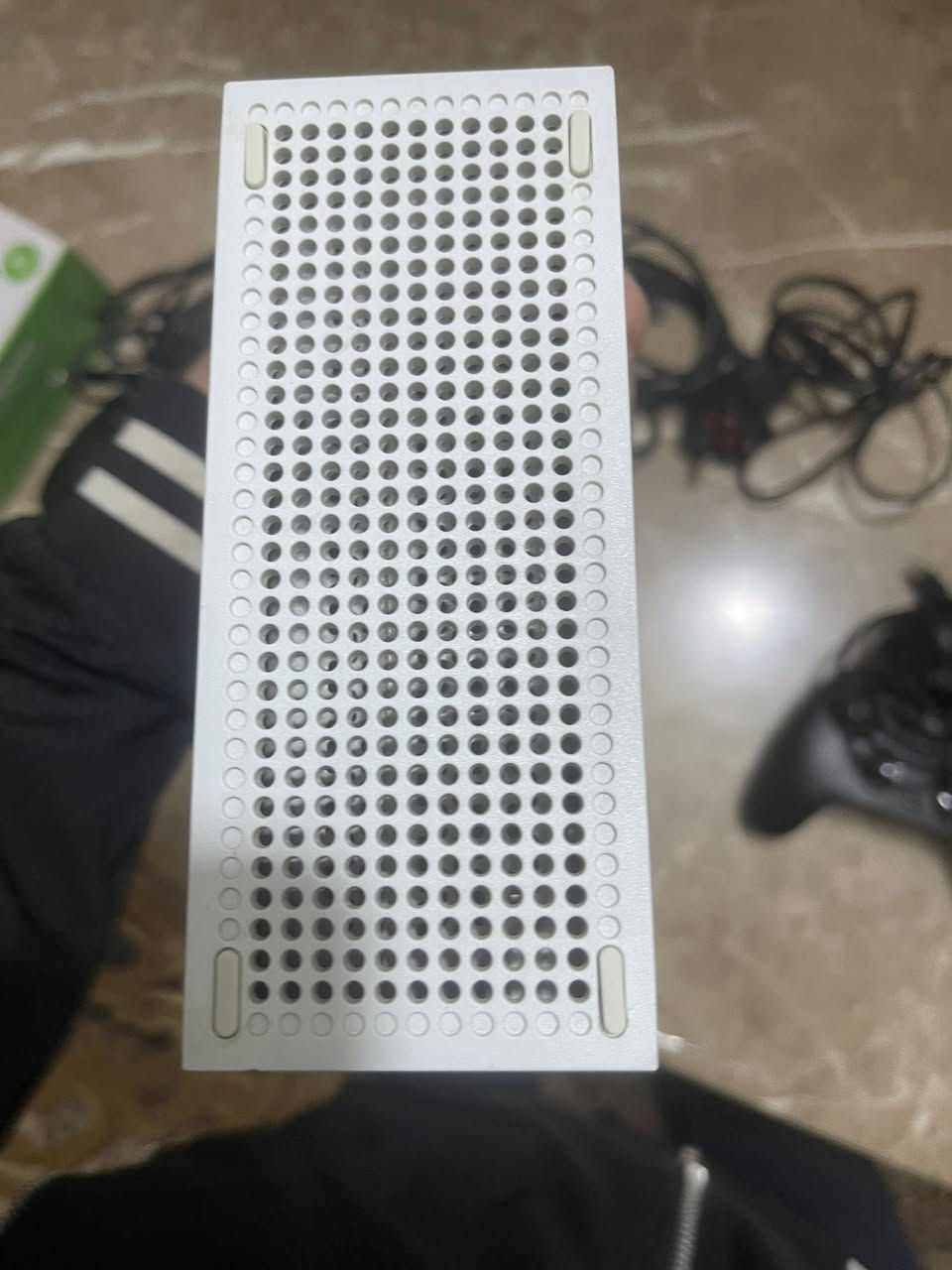 سلام عليكم اخوان سيرس اس للبيع الجهاز نضيف الله شاهد وعلى ايدي كامل ملحقاته ويدات ثنين احترافية ويا كيم باس شهرين السعر ٣٧٠ وبي مجال بسيط العنوان بغداد الرصافه *********** واتساب
